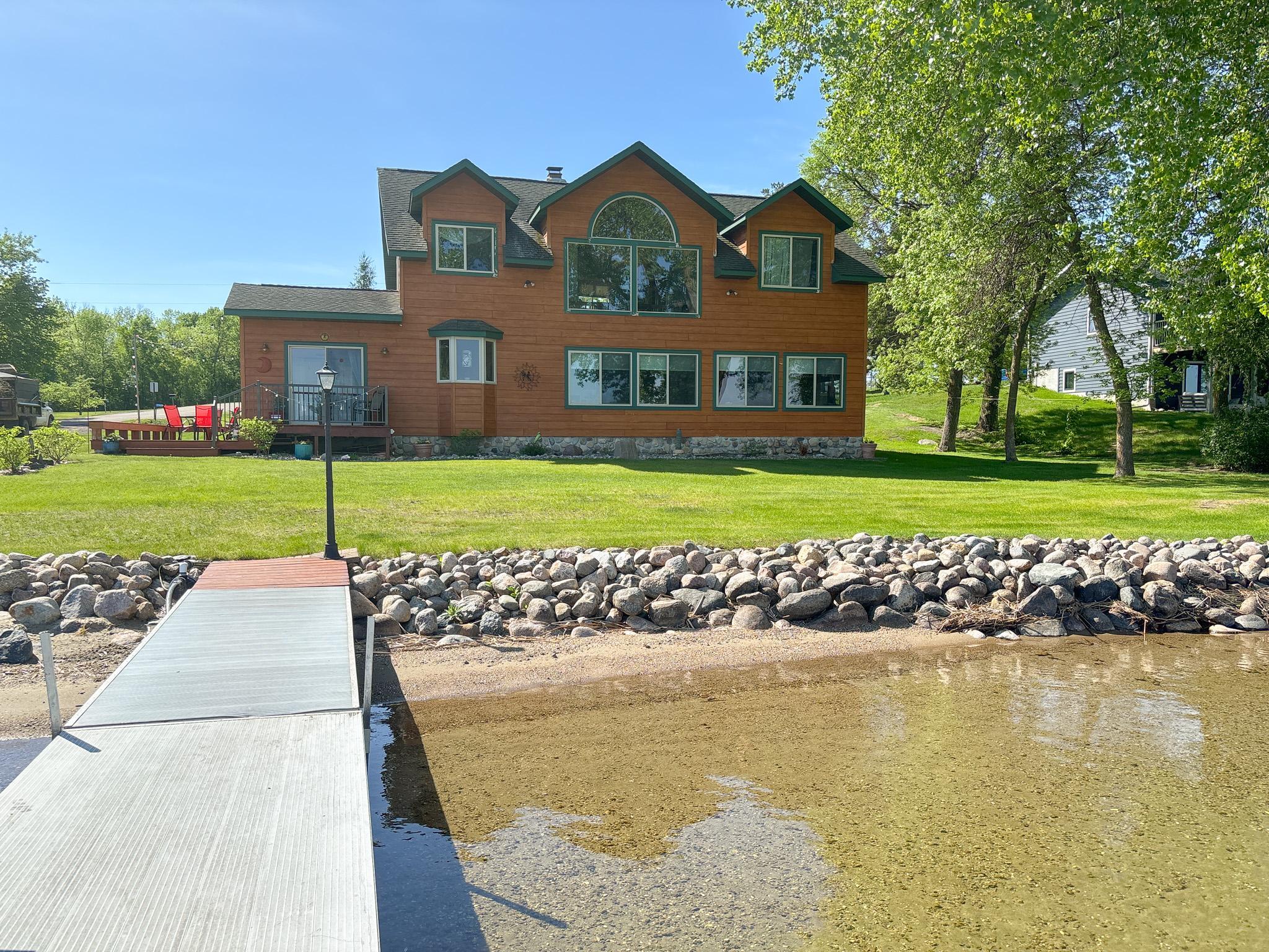 1980 single family home for sale at 21447 Sunny Drive in Fergus Falls, MN — 3 bed, 2 bath (photo 3 of 75)