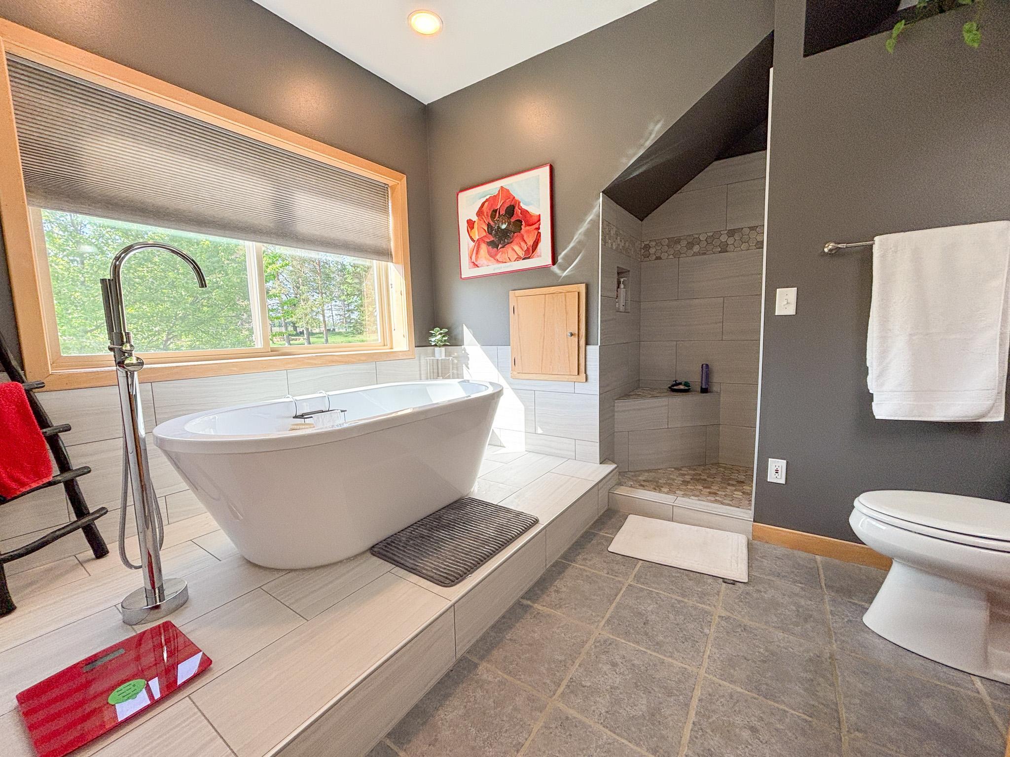 1980 single family home for sale at 21447 Sunny Drive in Fergus Falls, MN — 3 bed, 2 bath (photo 36 of 75)