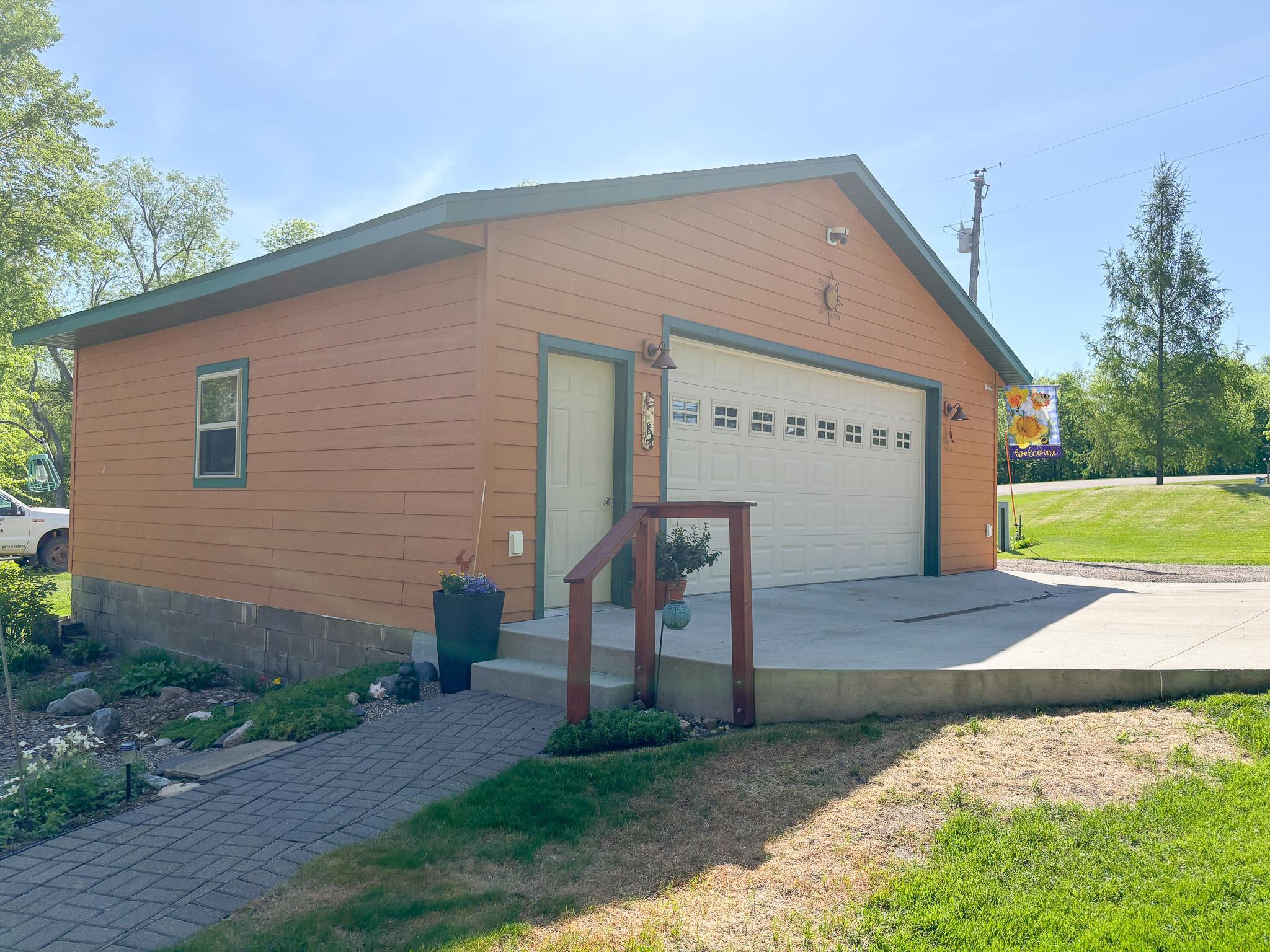 1980 single family home for sale at 21447 Sunny Drive in Fergus Falls, MN — 3 bed, 2 bath (photo 43 of 75)