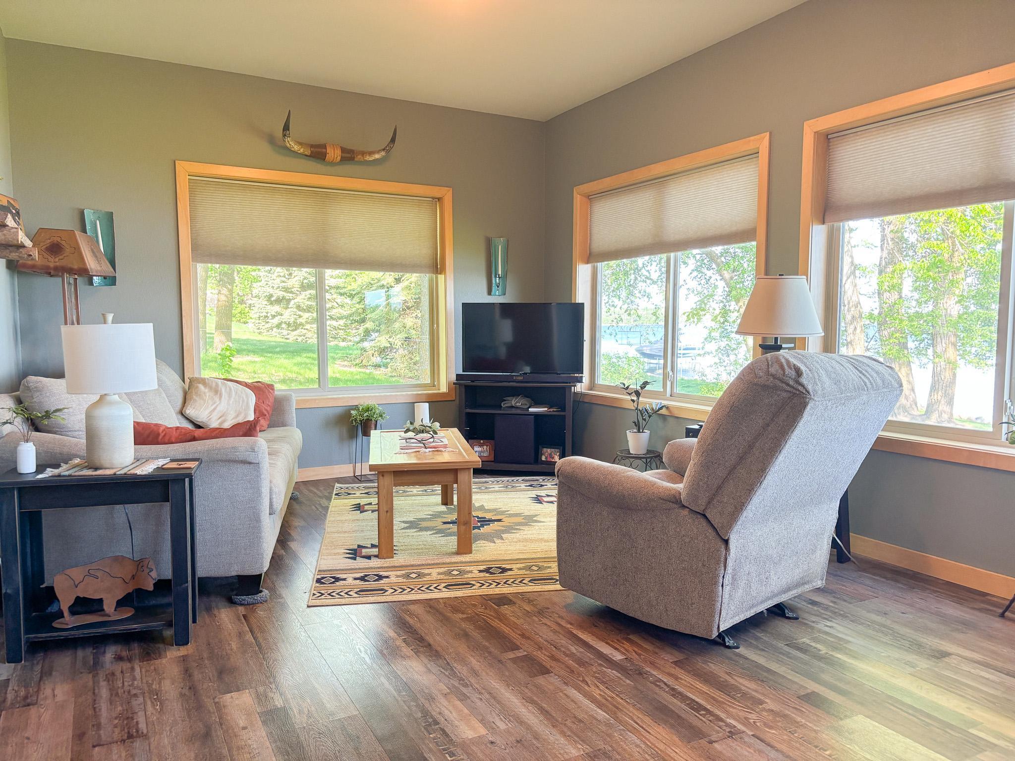 1980 single family home for sale at 21447 Sunny Drive in Fergus Falls, MN — 3 bed, 2 bath (photo 9 of 75)