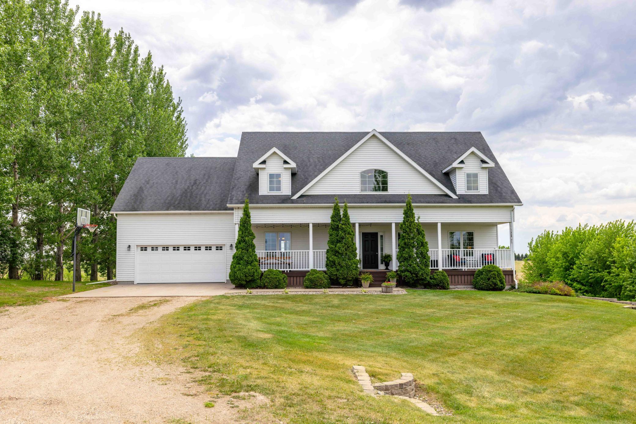 2003 single family home for sale at 21677 162nd Avenue S in Barnesville, MN — 4 bed, 4 bath (photo 2 of 67)