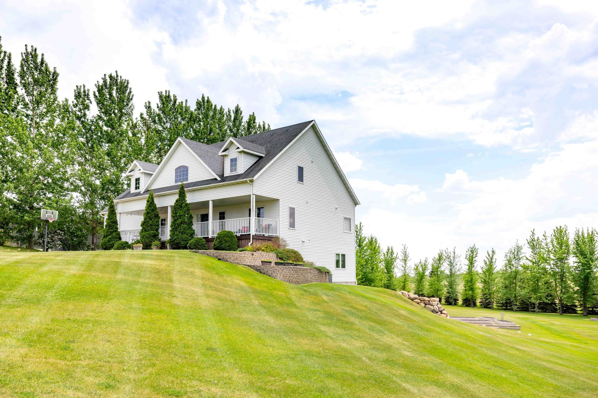 2003 single family home for sale at 21677 162nd Avenue S in Barnesville, MN — 4 bed, 4 bath (photo 2 of 67)