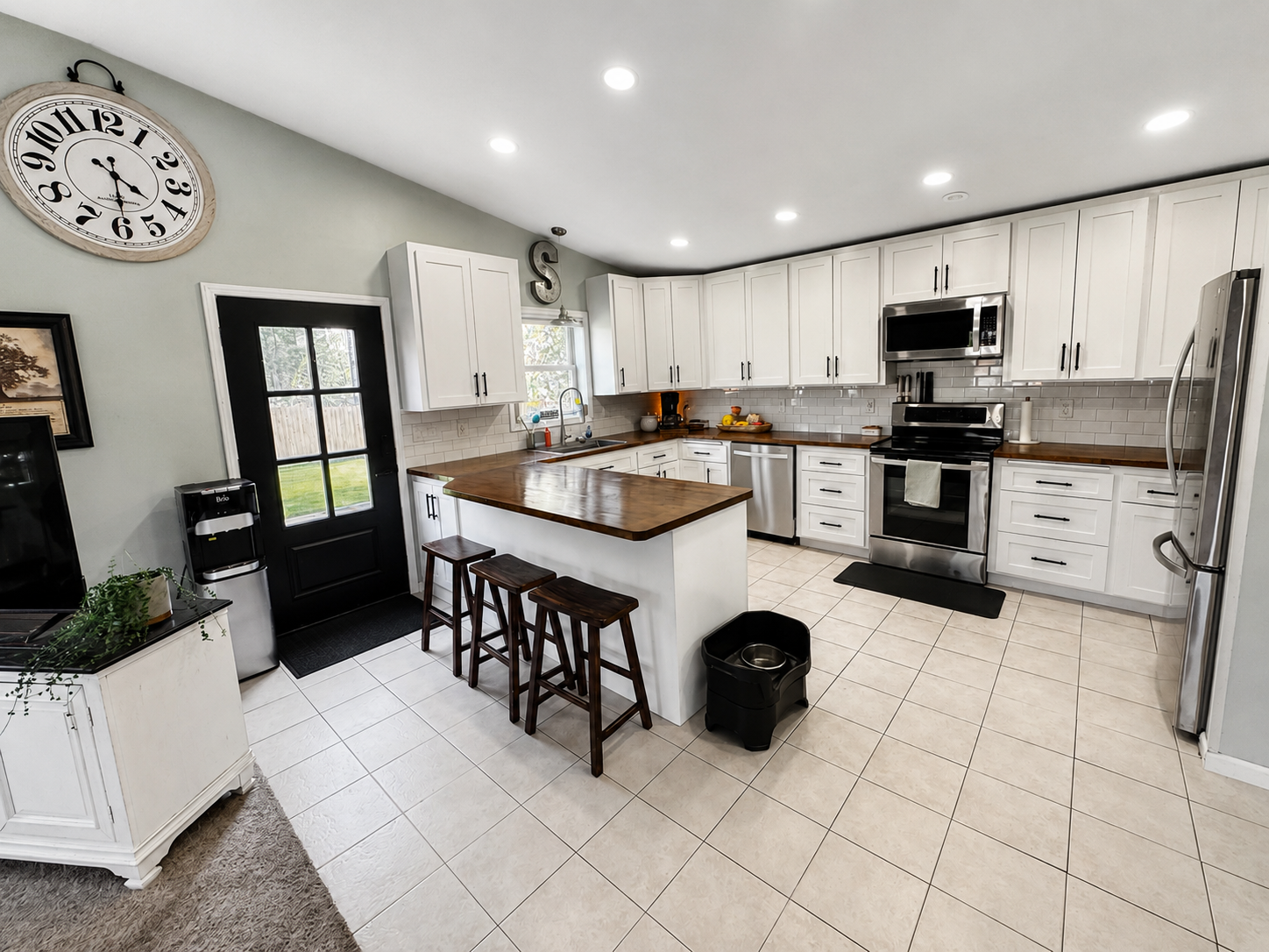 2005 single family home for sale at 202 Ash Street in Bigfork, MN — 3 bed, 1 bath (photo 3 of 7)
