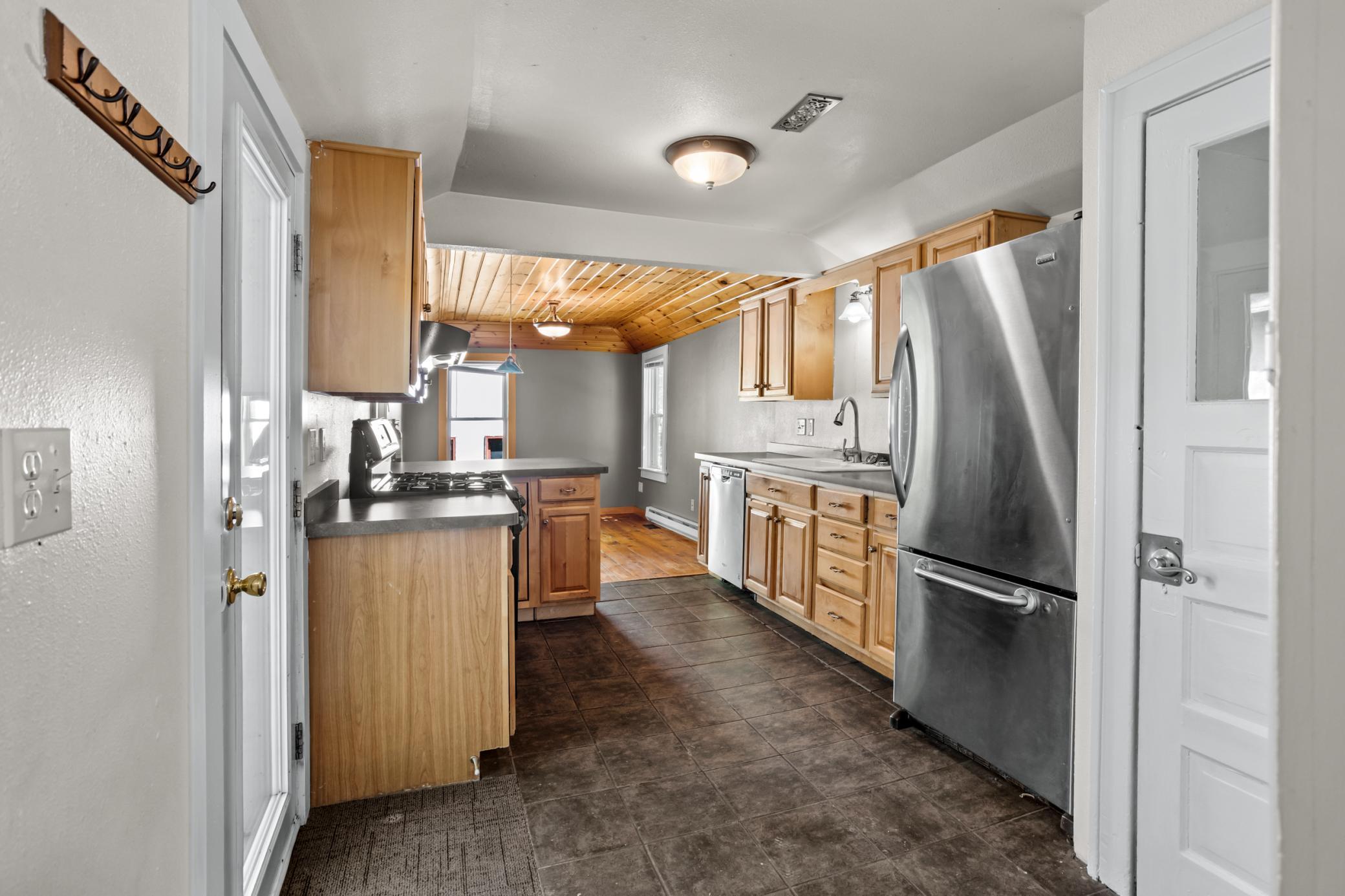 335 9th Avenue S, Fargo ND 58103 - Photo 17 of 49