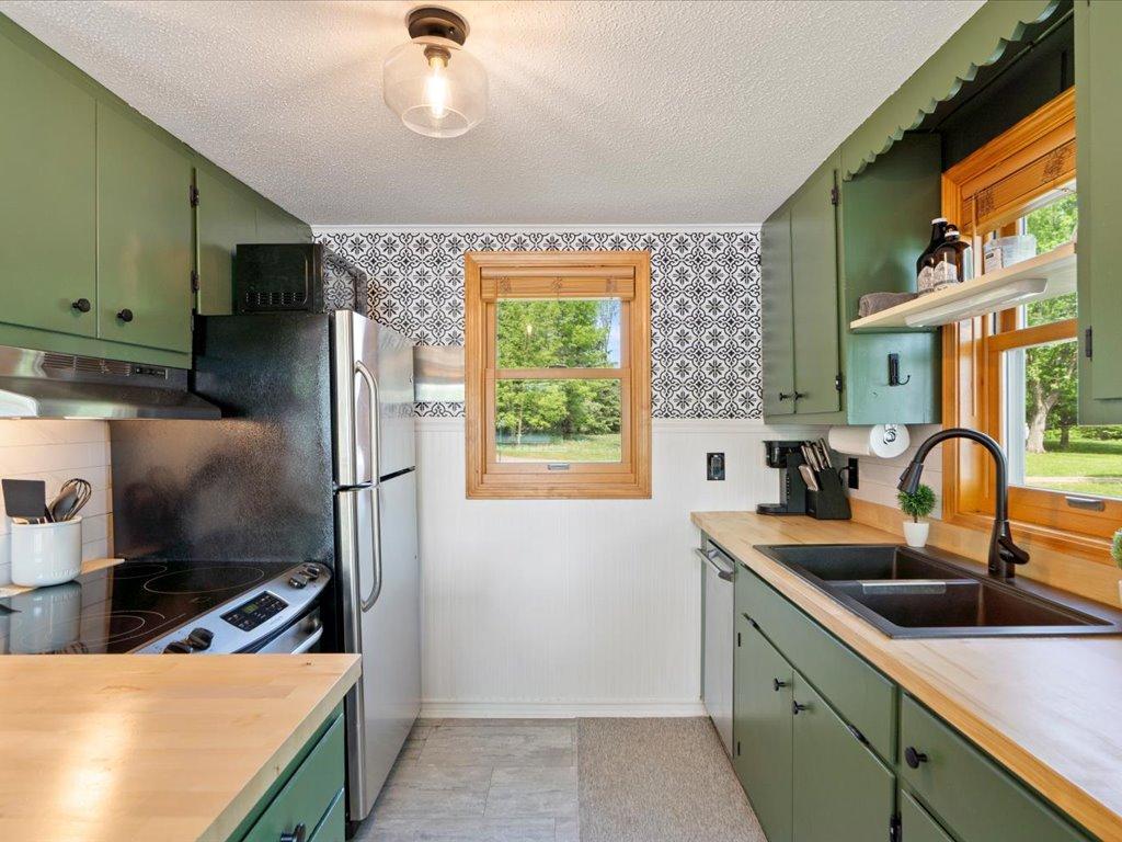 1957 single family home for sale at 29933 391st Place in Aitkin, MN — 1 bed, 2 bath (photo 5 of 24)