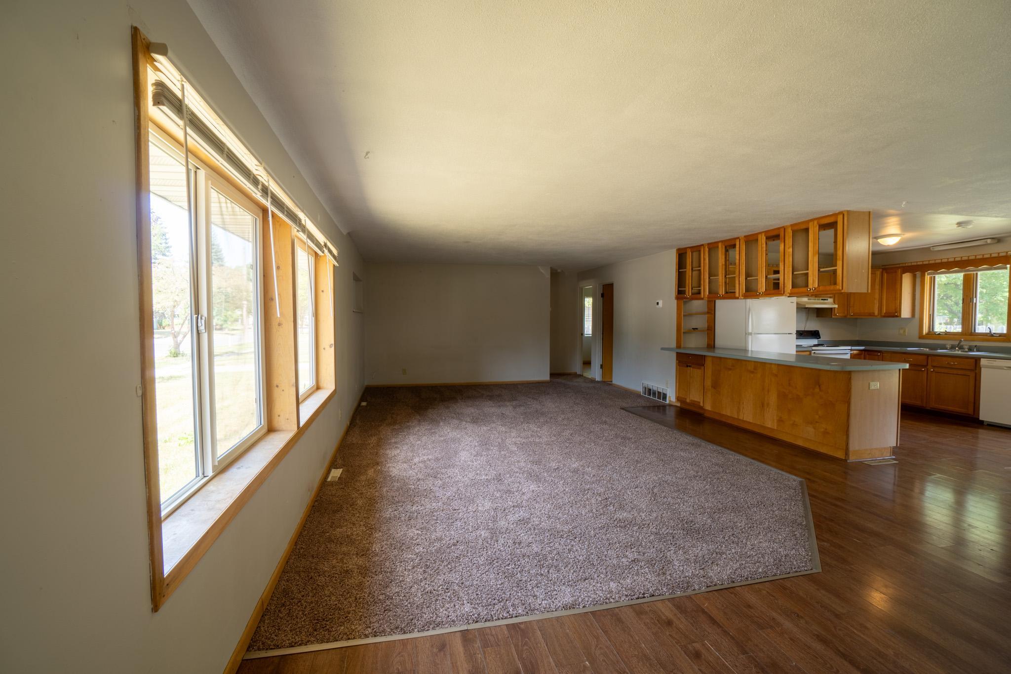 1955 single family home for sale at 1812 4th Street S in Moorhead, MN — 4 bed, 2 bath (photo 5 of 31)