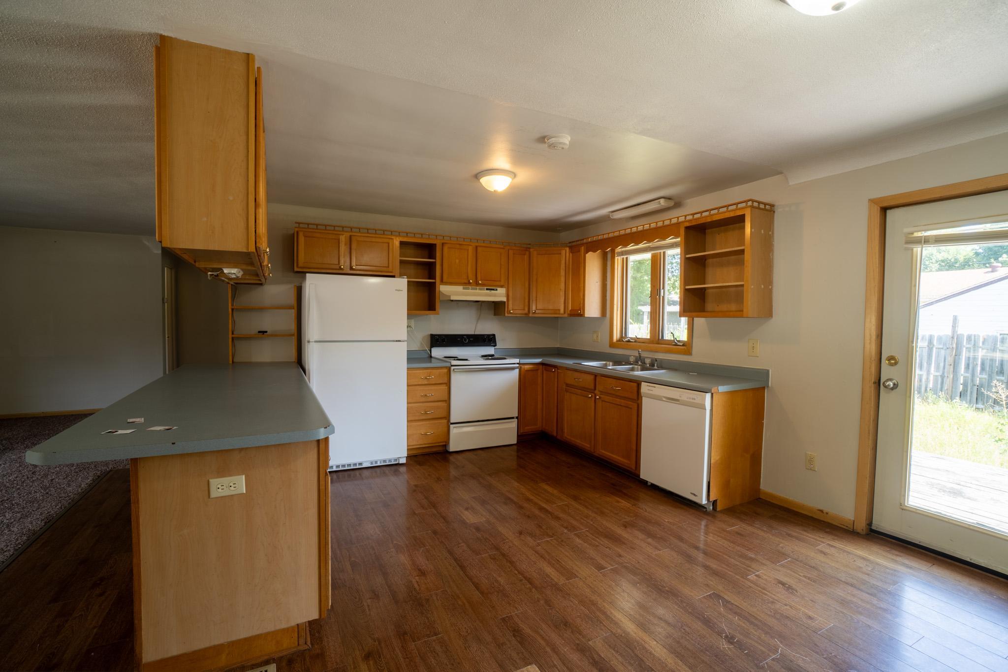 1955 single family home for sale at 1812 4th Street S in Moorhead, MN — 4 bed, 2 bath (photo 8 of 31)