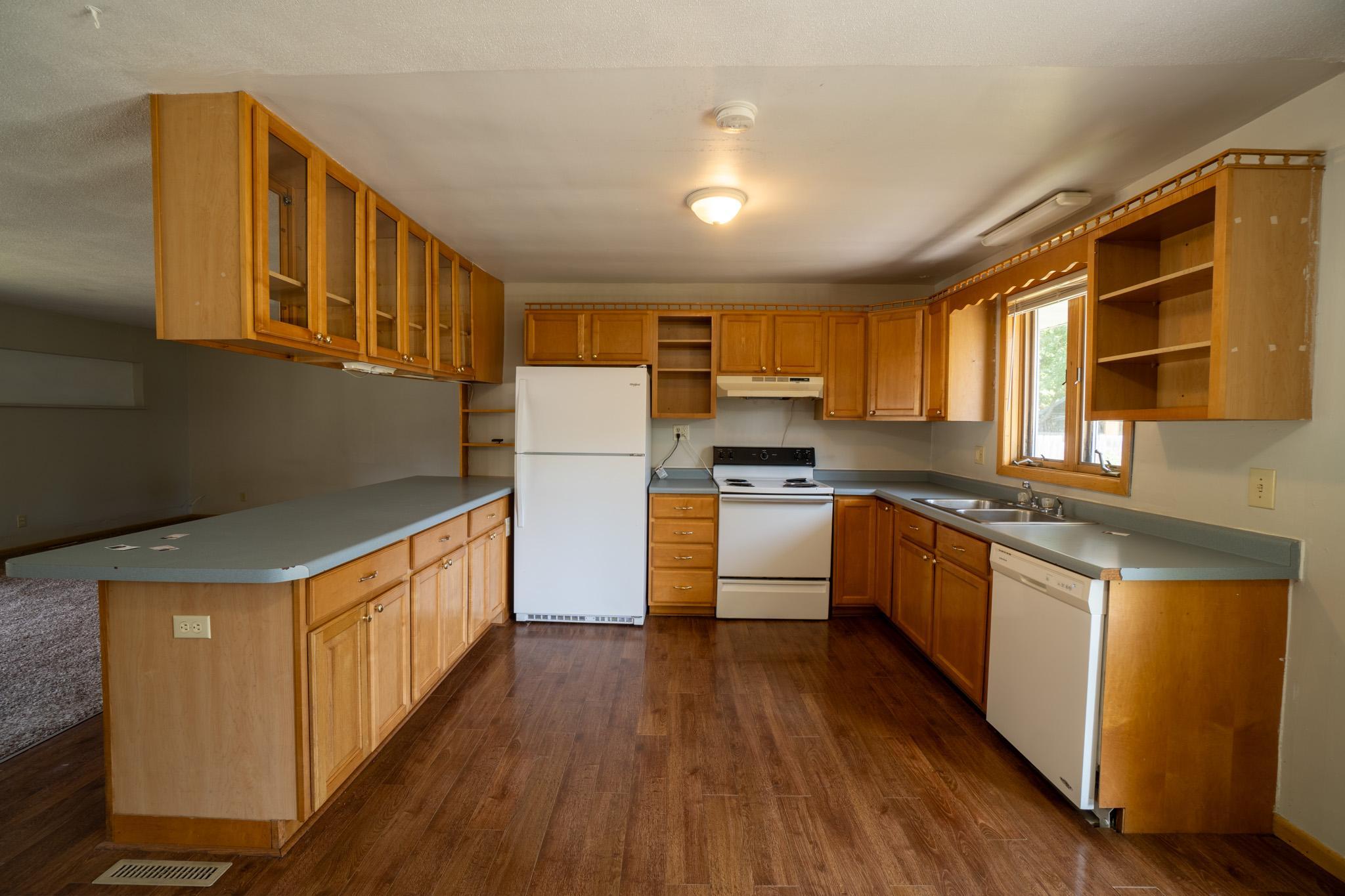 1955 single family home for sale at 1812 4th Street S in Moorhead, MN — 4 bed, 2 bath (photo 10 of 31)