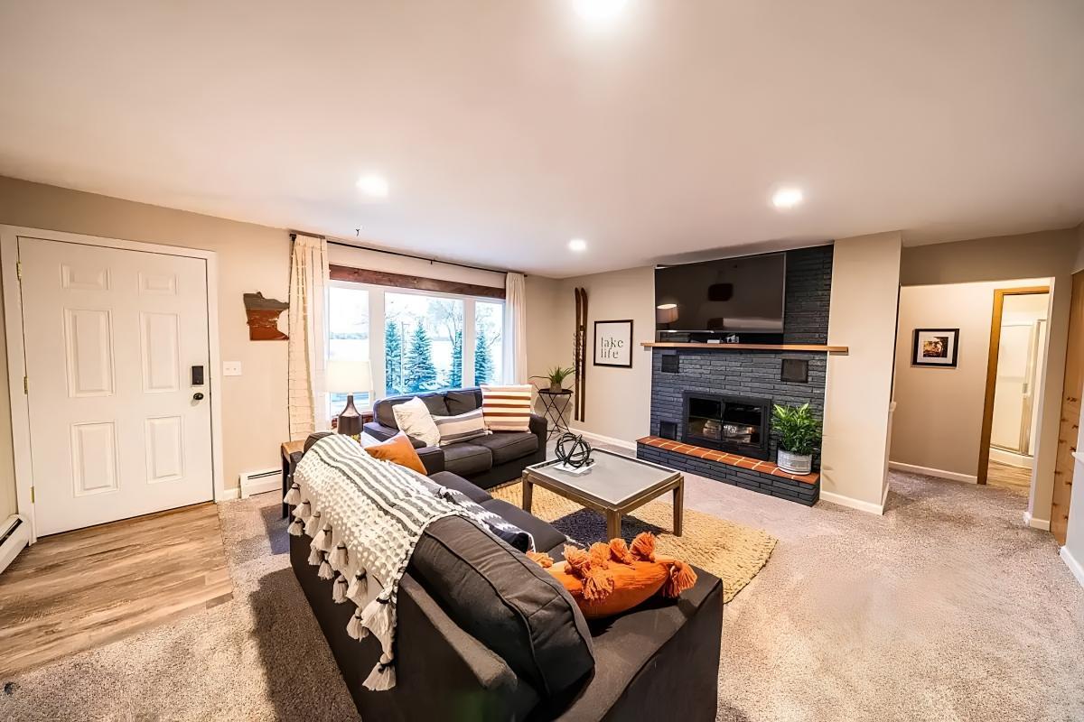 1965 townhouse for sale at 1110 W Lake Drive in Detroit Lakes, MN — 2 bed, 1 bath (photo 3 of 13)