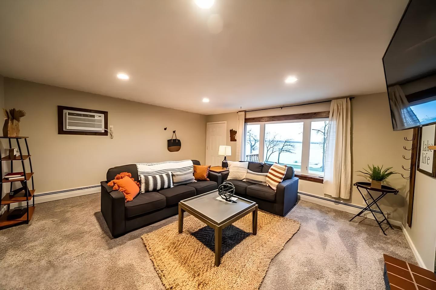 1965 townhouse for sale at 1110 W Lake Drive in Detroit Lakes, MN — 2 bed, 1 bath (photo 4 of 13)