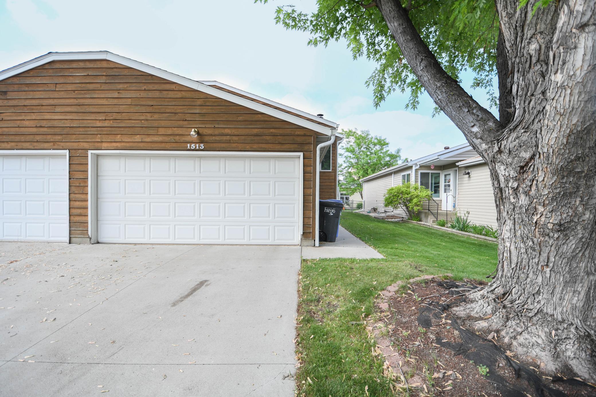 1513 28th Avenue S, Fargo ND 58103 - Photo 2 of 31
