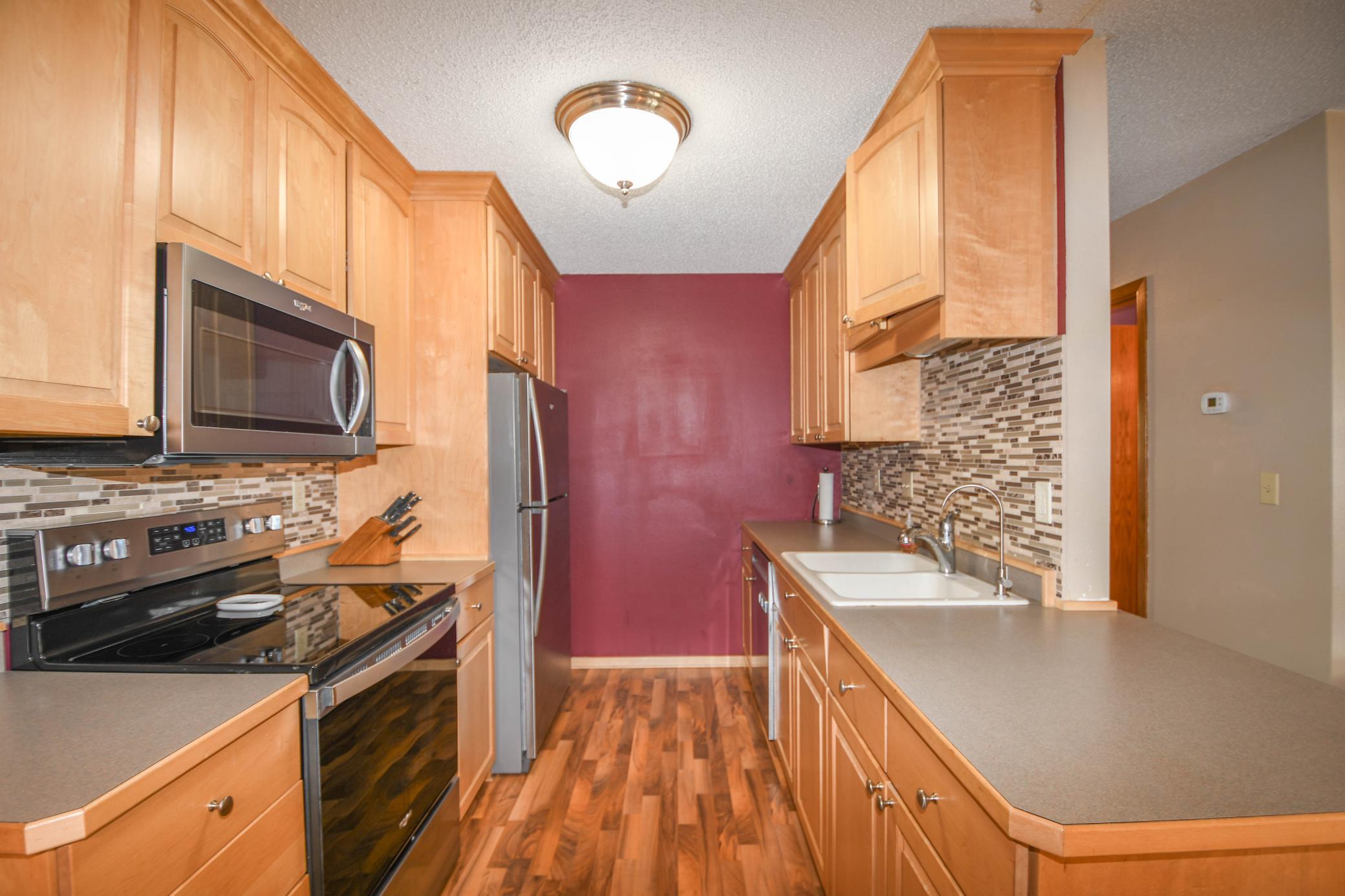 1513 28th Avenue S, Fargo ND 58103 - Photo 3 of 31