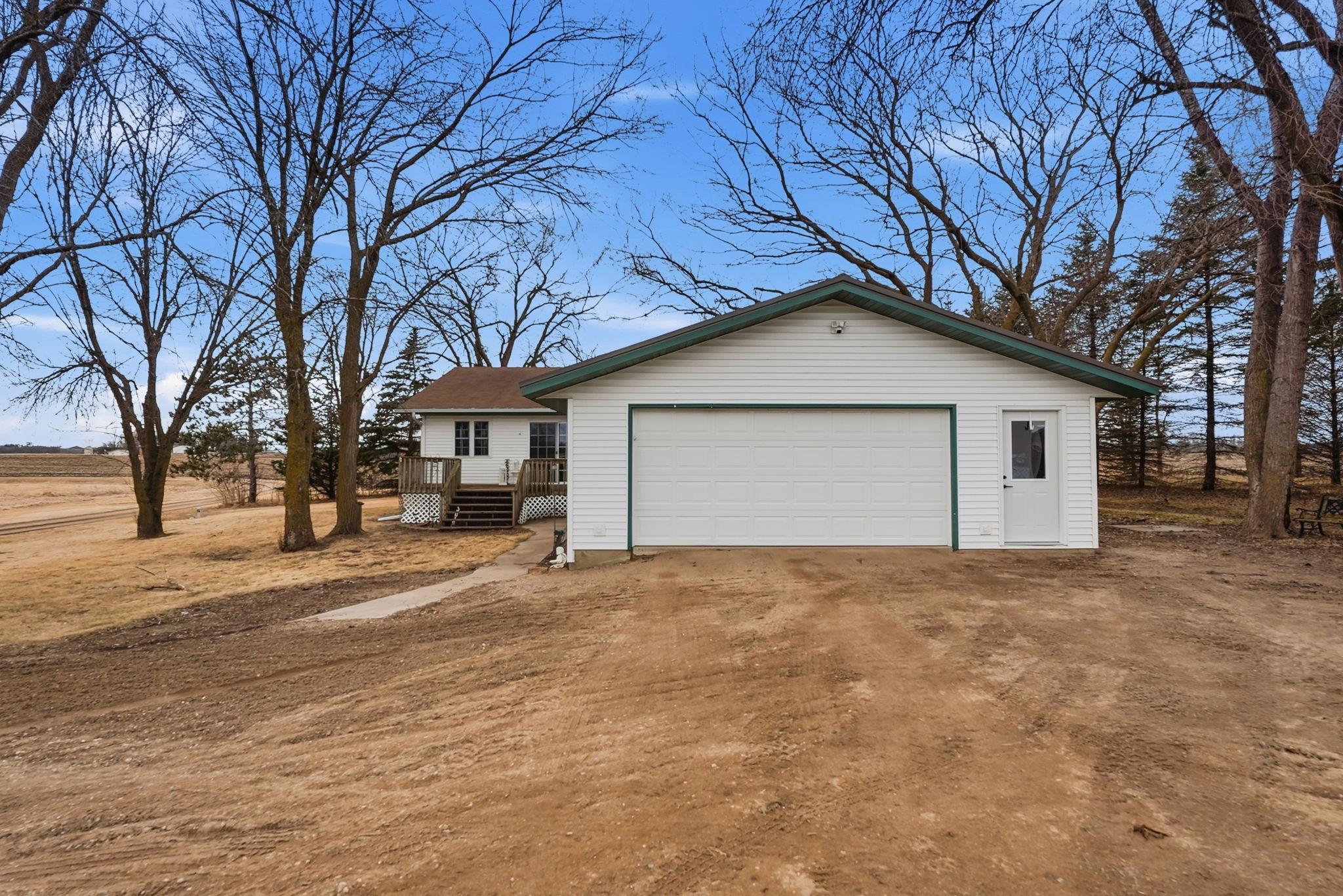 1980 single family home for sale at 15682 150th Street in Osakis, MN — 2 bed, 2 bath (photo 3 of 32)