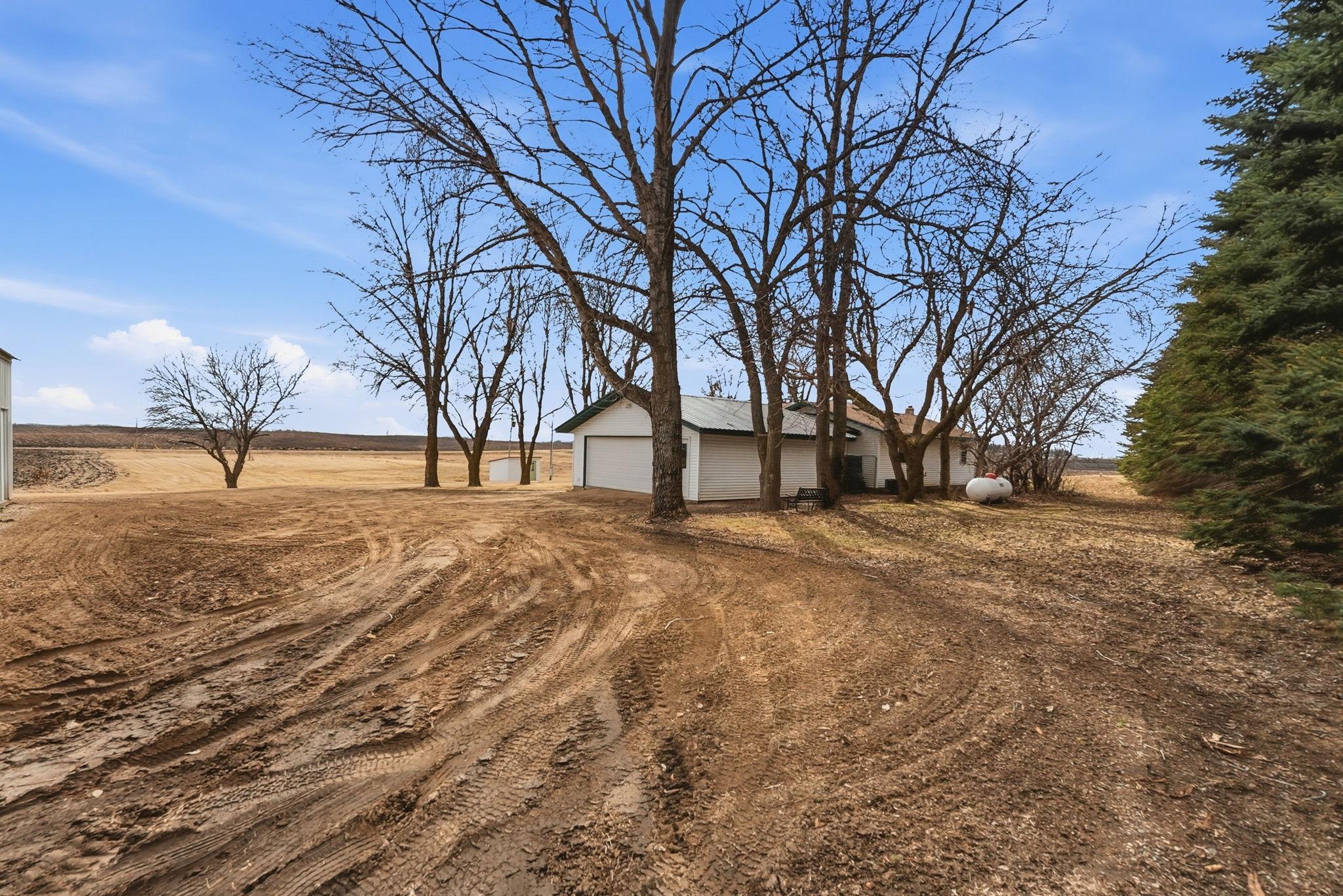 1980 single family home for sale at 15682 150th Street in Osakis, MN — 2 bed, 2 bath (photo 22 of 32)