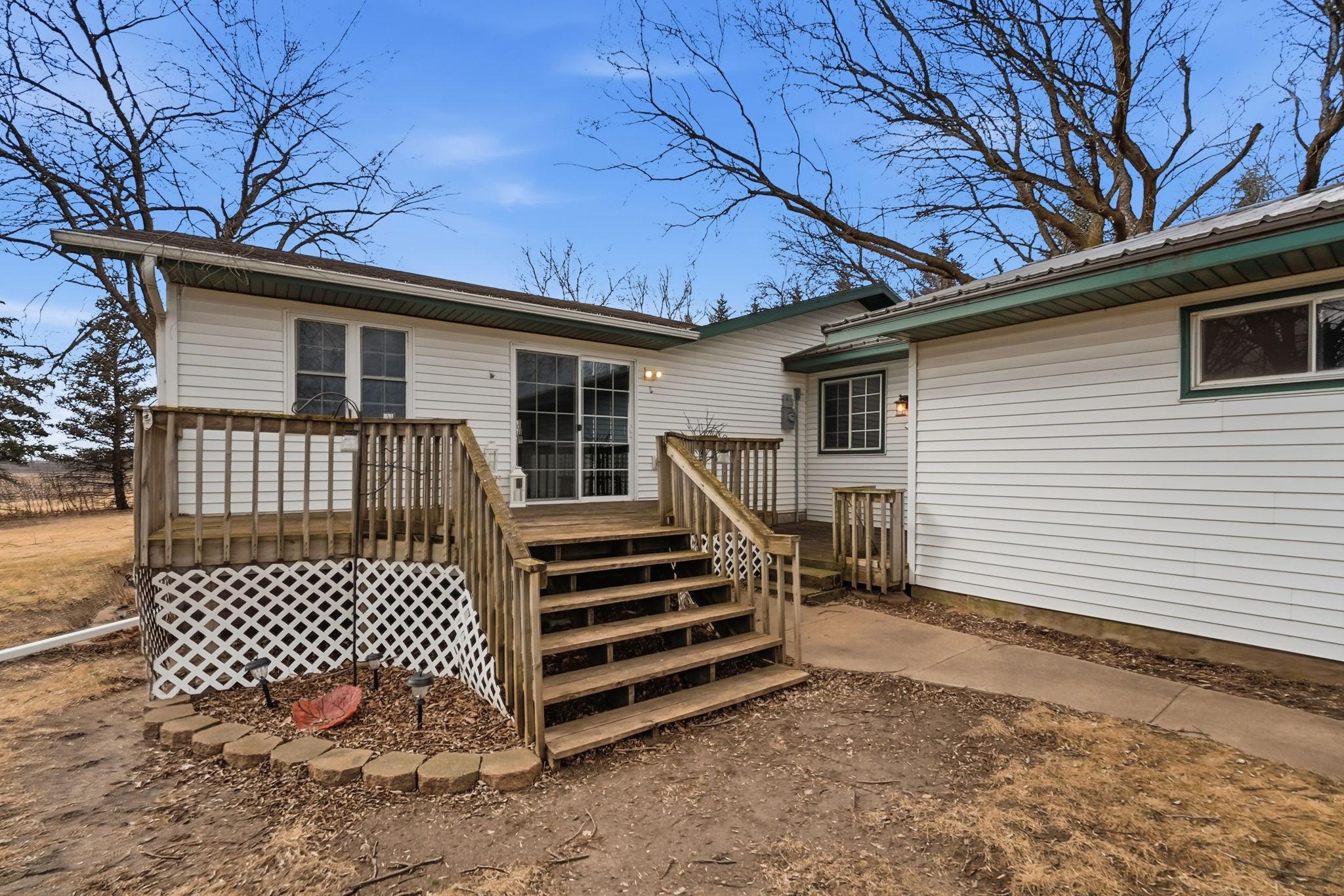 1980 single family home for sale at 15682 150th Street in Osakis, MN — 2 bed, 2 bath (photo 5 of 32)