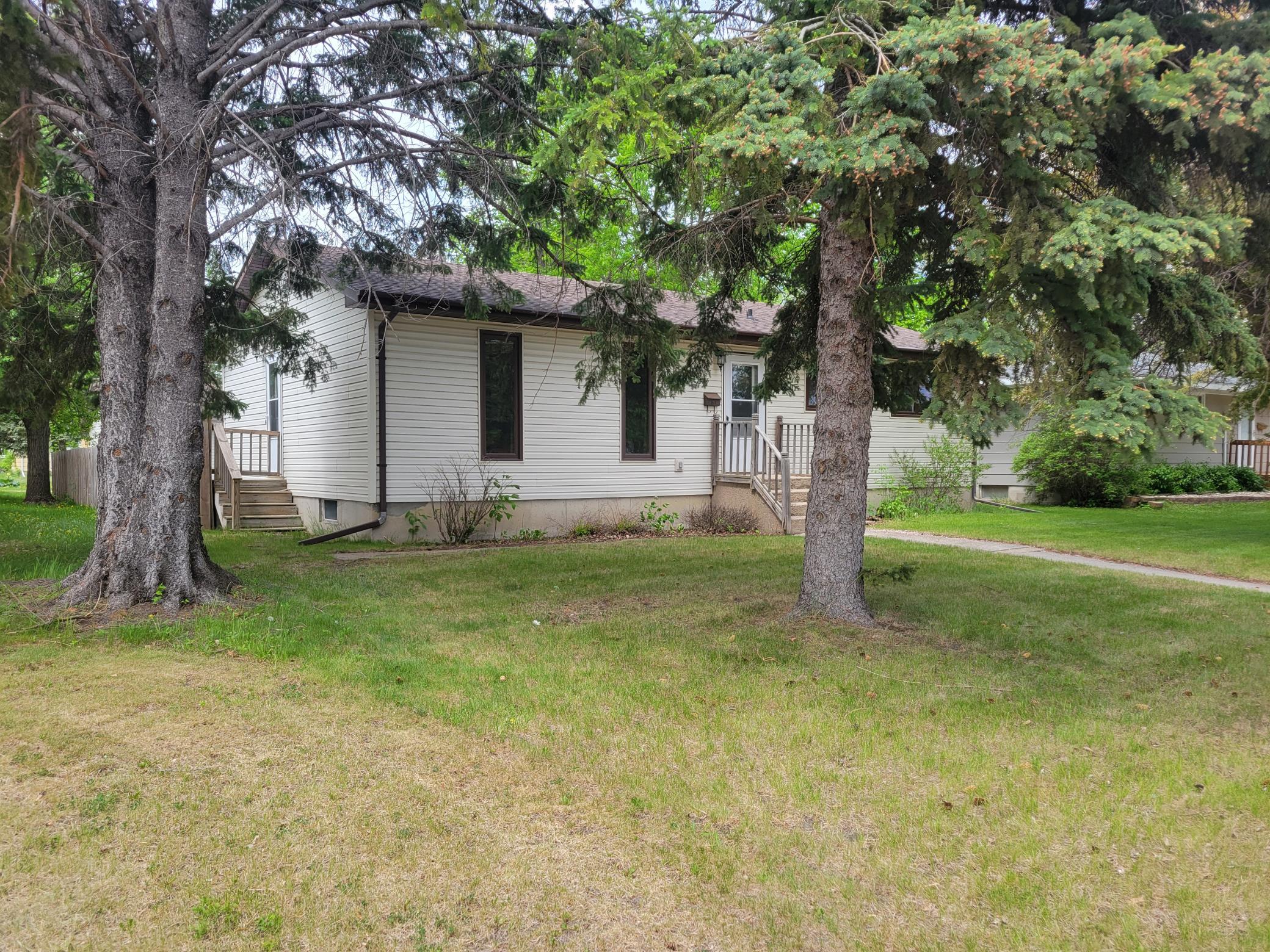 425 Spruce Avenue S, Thief River Falls MN 56701 - Photo 7 of 13