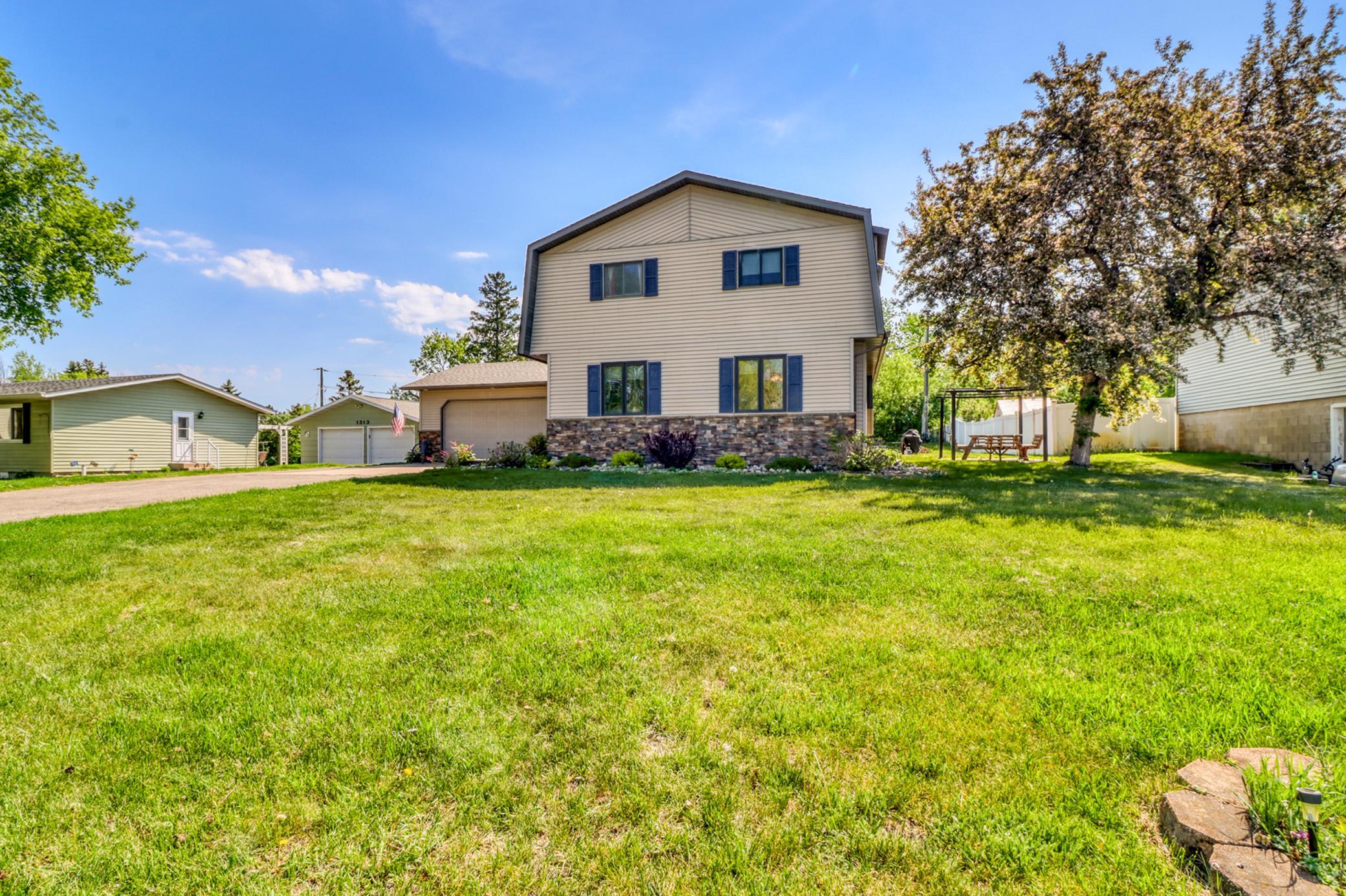 1315 Loring Avenue, Detroit Lakes MN 56501 - Photo 2 of 42