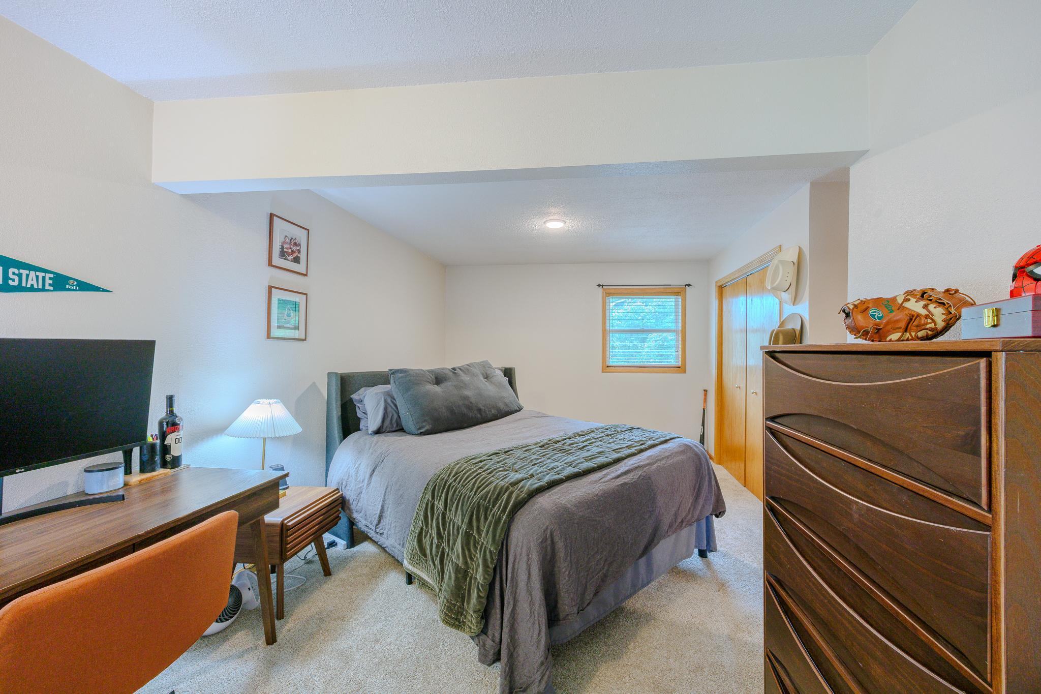 1976 single family home for sale at 102 Robertson Drive NW in Bemidji, MN — 3 bed, 2 bath (photo 12 of 40)