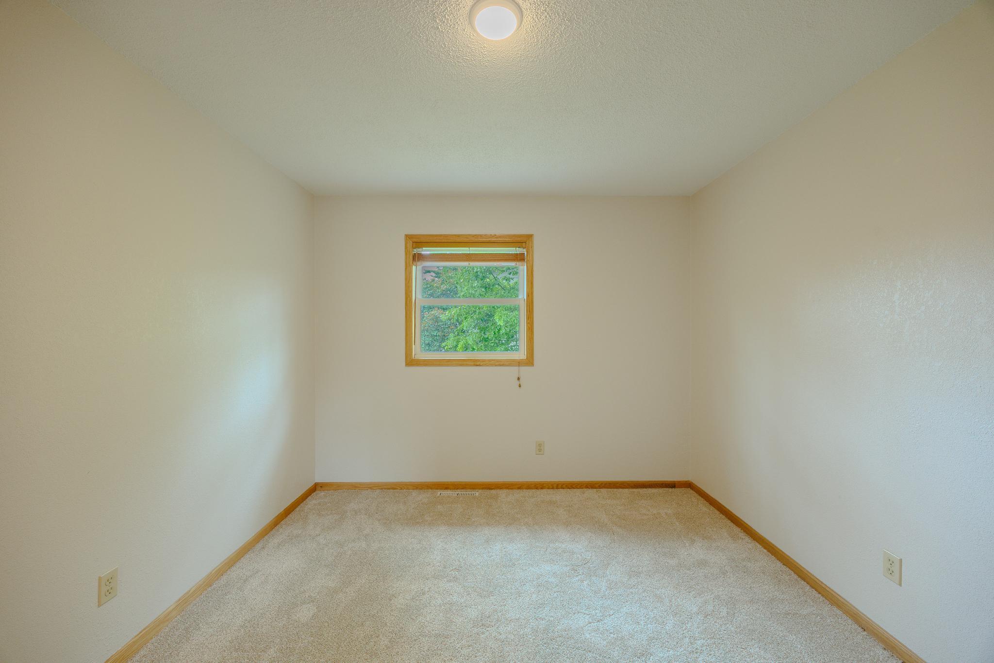 1976 single family home for sale at 102 Robertson Drive NW in Bemidji, MN — 3 bed, 2 bath (photo 16 of 40)