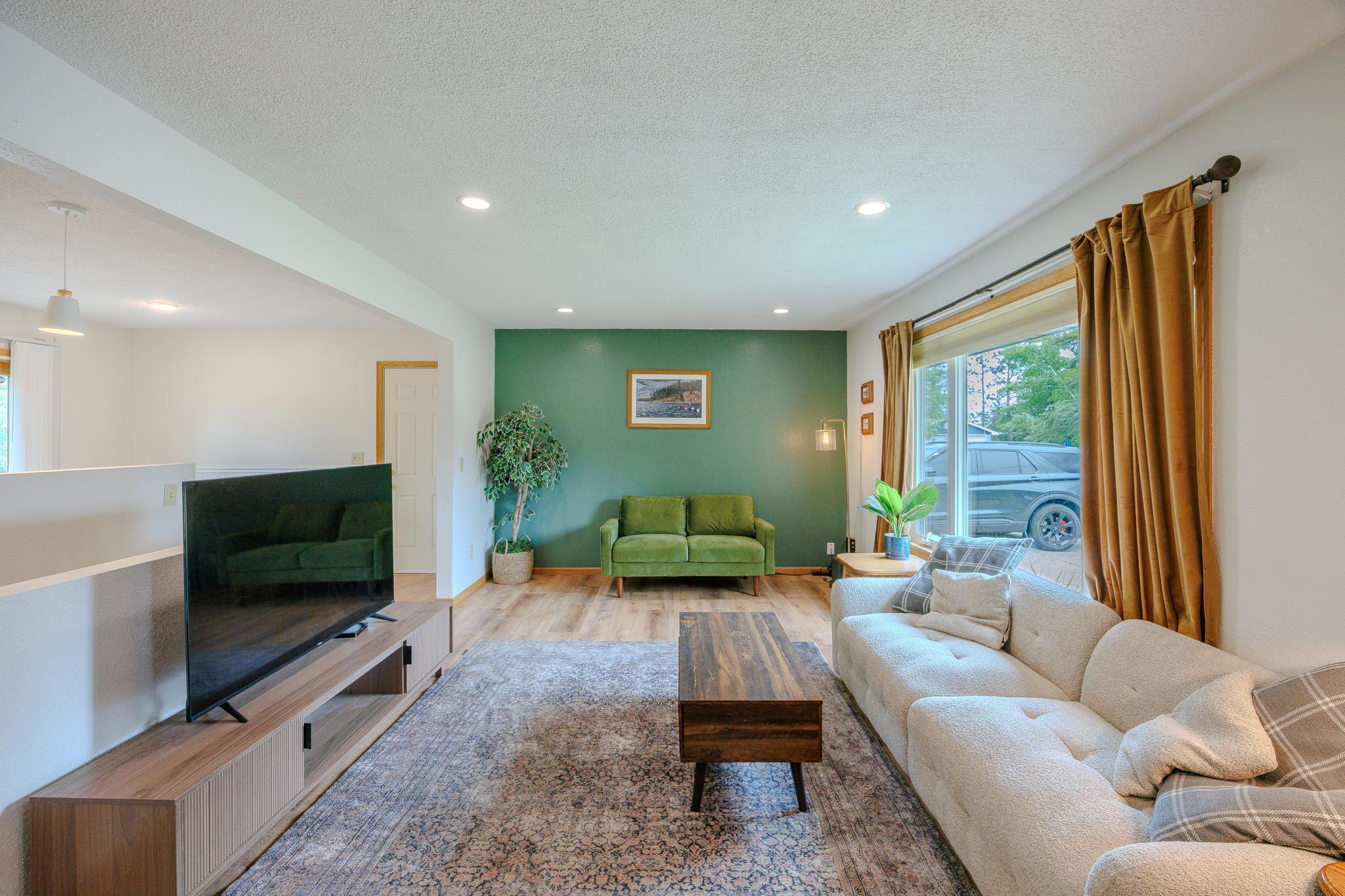 1976 single family home for sale at 102 Robertson Drive NW in Bemidji, MN — 3 bed, 2 bath (photo 3 of 40)