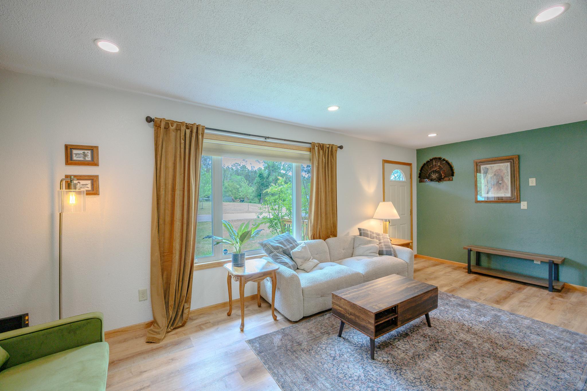 1976 single family home for sale at 102 Robertson Drive NW in Bemidji, MN — 3 bed, 2 bath (photo 4 of 40)