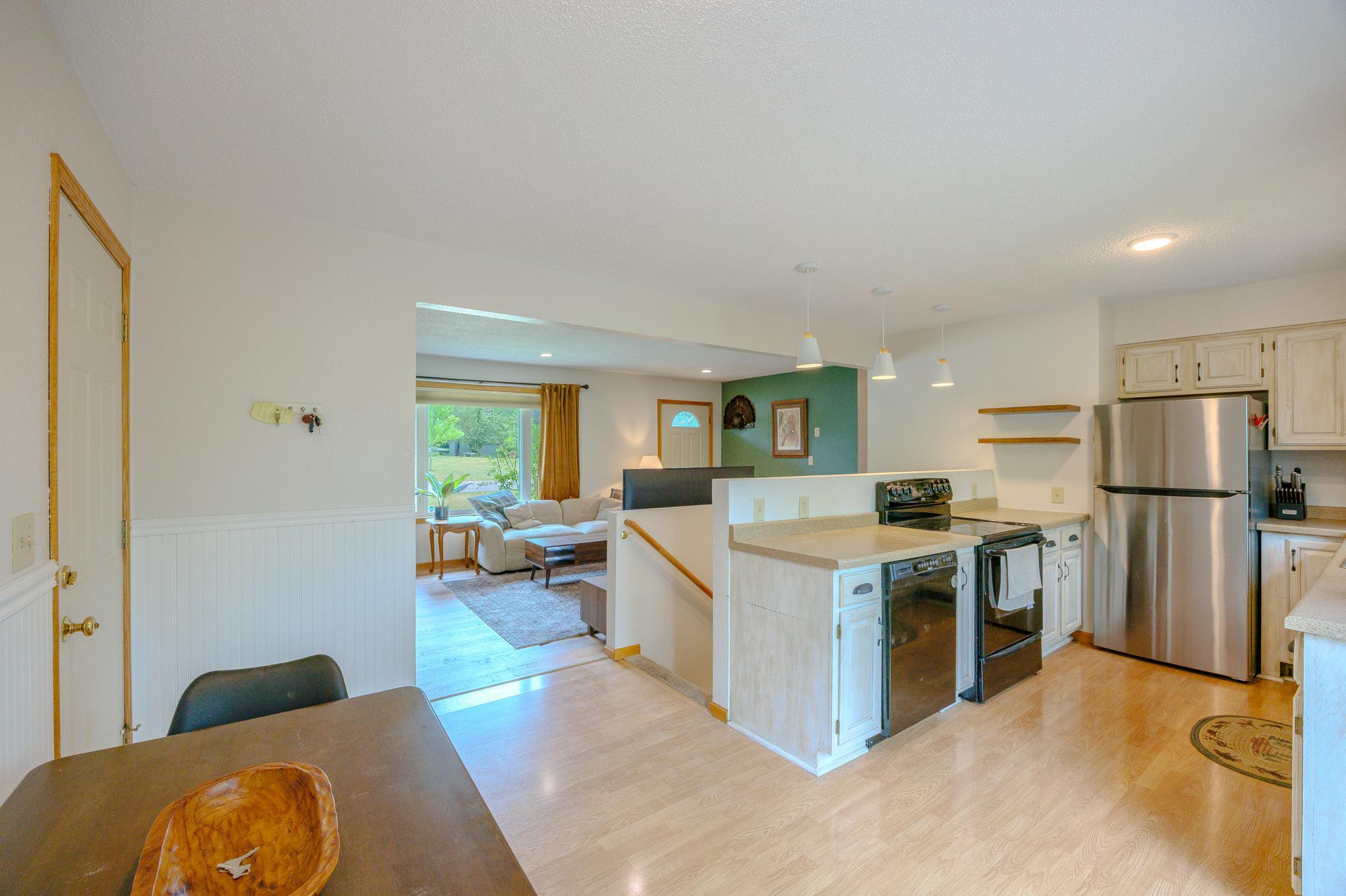 1976 single family home for sale at 102 Robertson Drive NW in Bemidji, MN — 3 bed, 2 bath (photo 7 of 40)