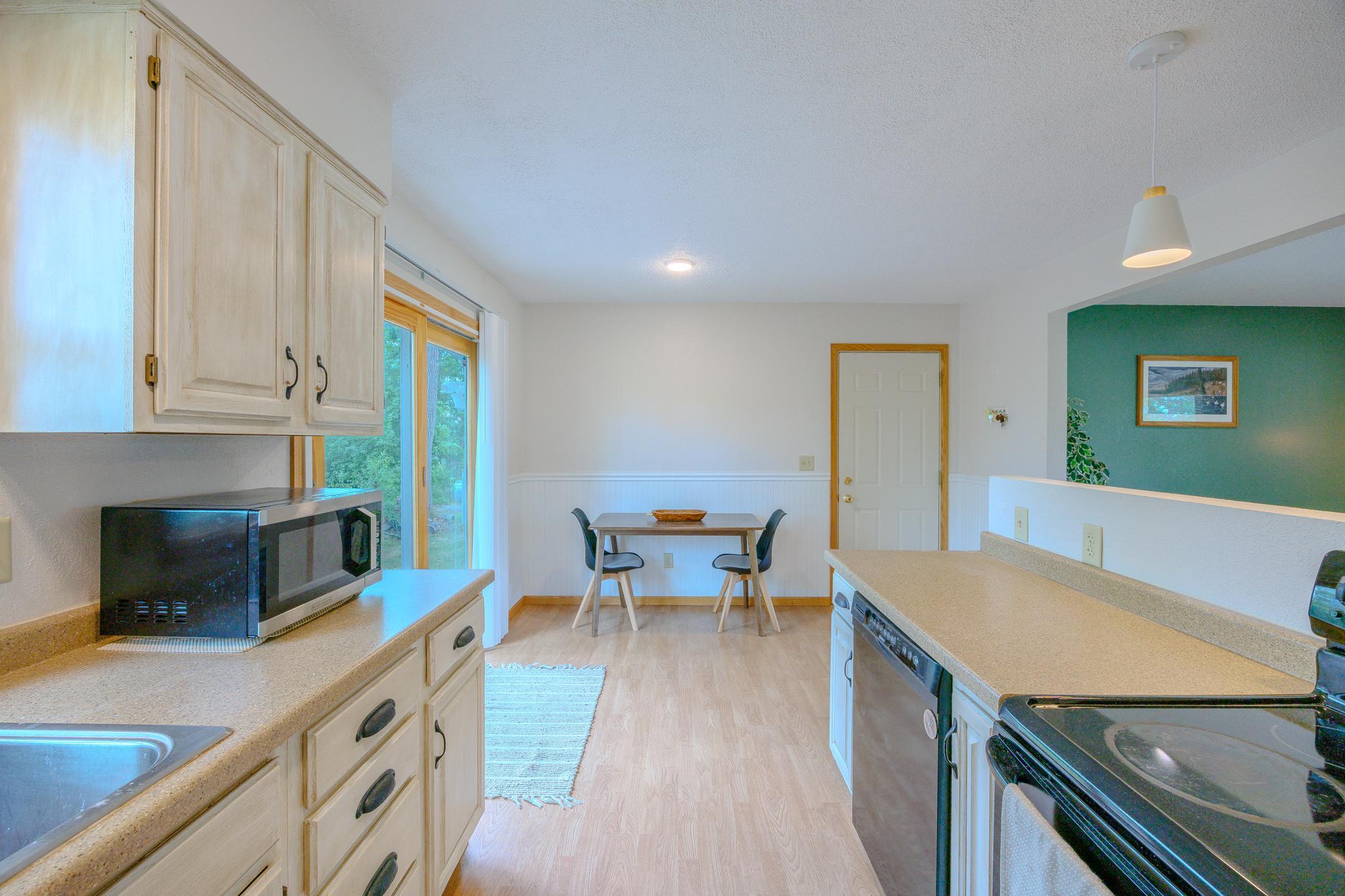 1976 single family home for sale at 102 Robertson Drive NW in Bemidji, MN — 3 bed, 2 bath (photo 8 of 40)