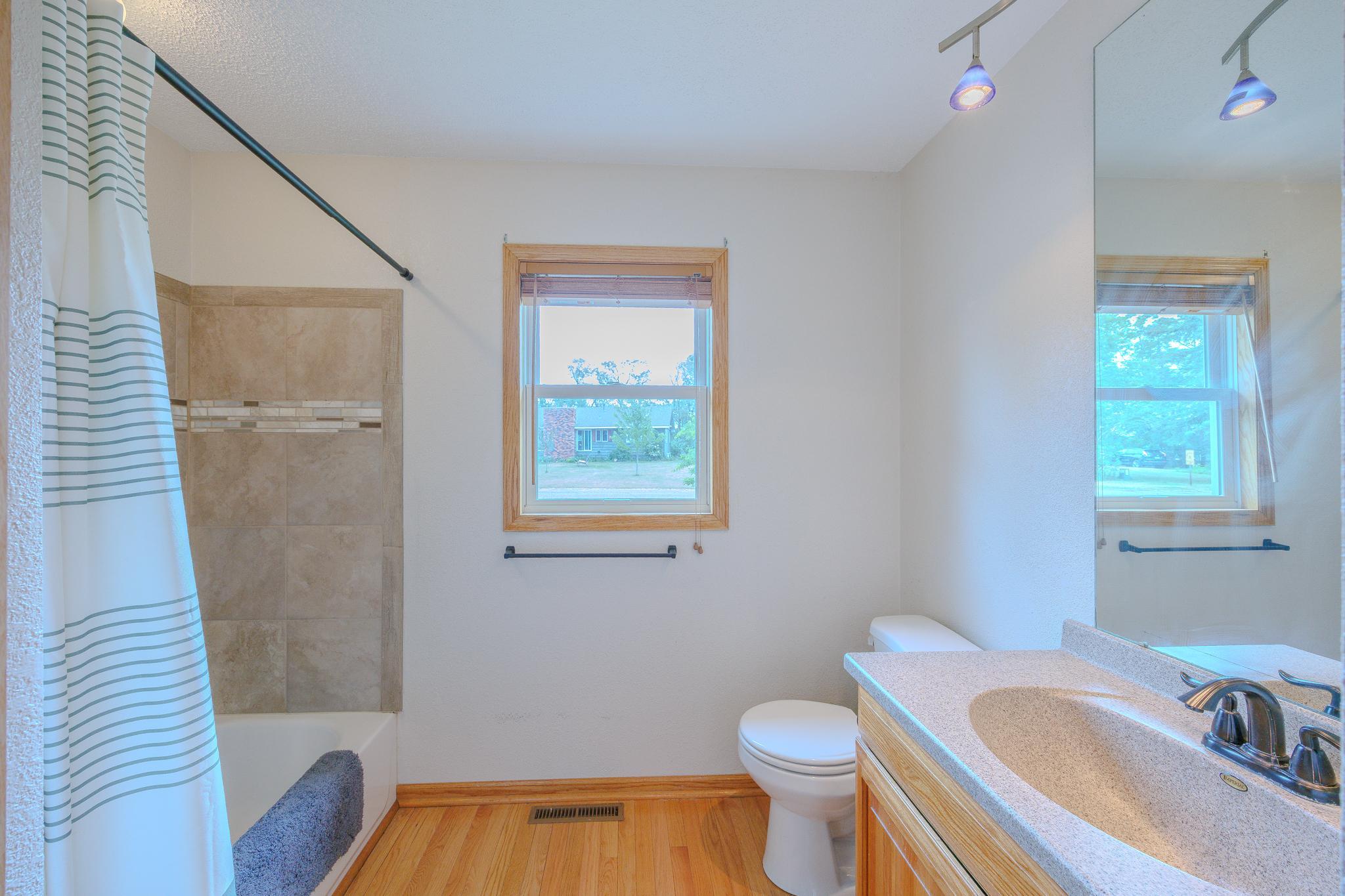 1976 single family home for sale at 102 Robertson Drive NW in Bemidji, MN — 3 bed, 2 bath (photo 10 of 40)
