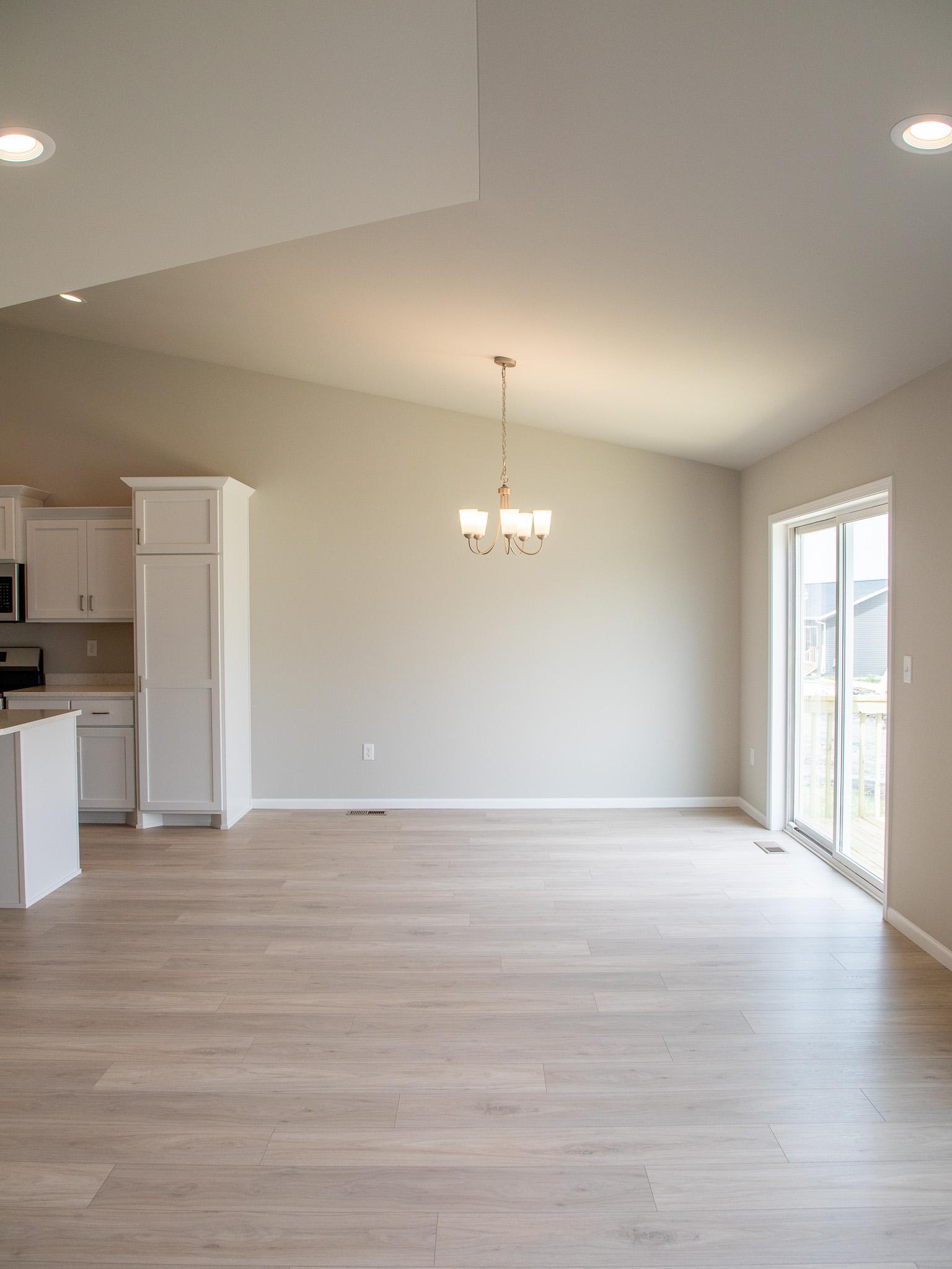 6782 Meadow View Drive S, Fargo ND 58104 - Photo 8 of 22