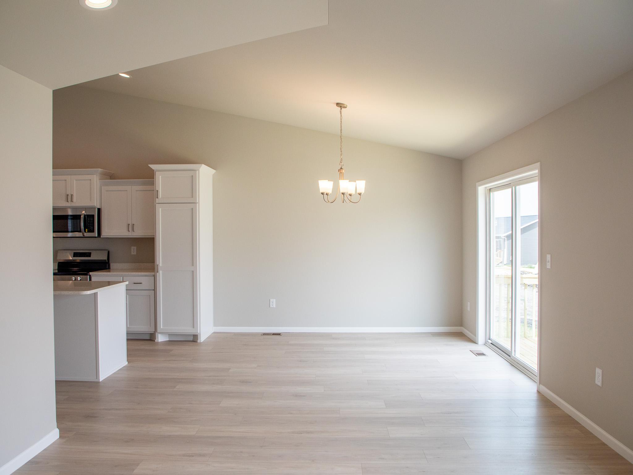 6782 Meadow View Drive S, Fargo ND 58104 - Photo 9 of 22