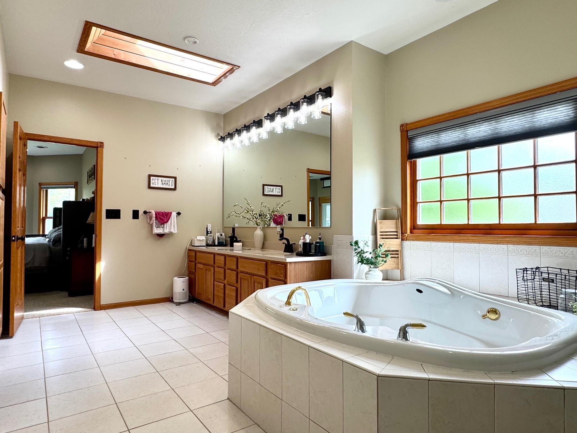 2001 single family home for sale at 901 6th Street SW in Roseau, MN — 5 bed, 4 bath (photo 16 of 31)