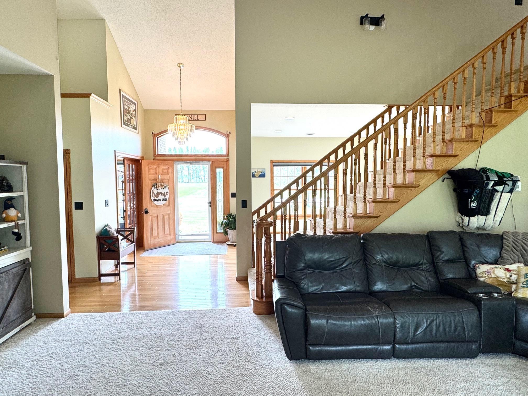 2001 single family home for sale at 901 6th Street SW in Roseau, MN — 5 bed, 4 bath (photo 3 of 31)