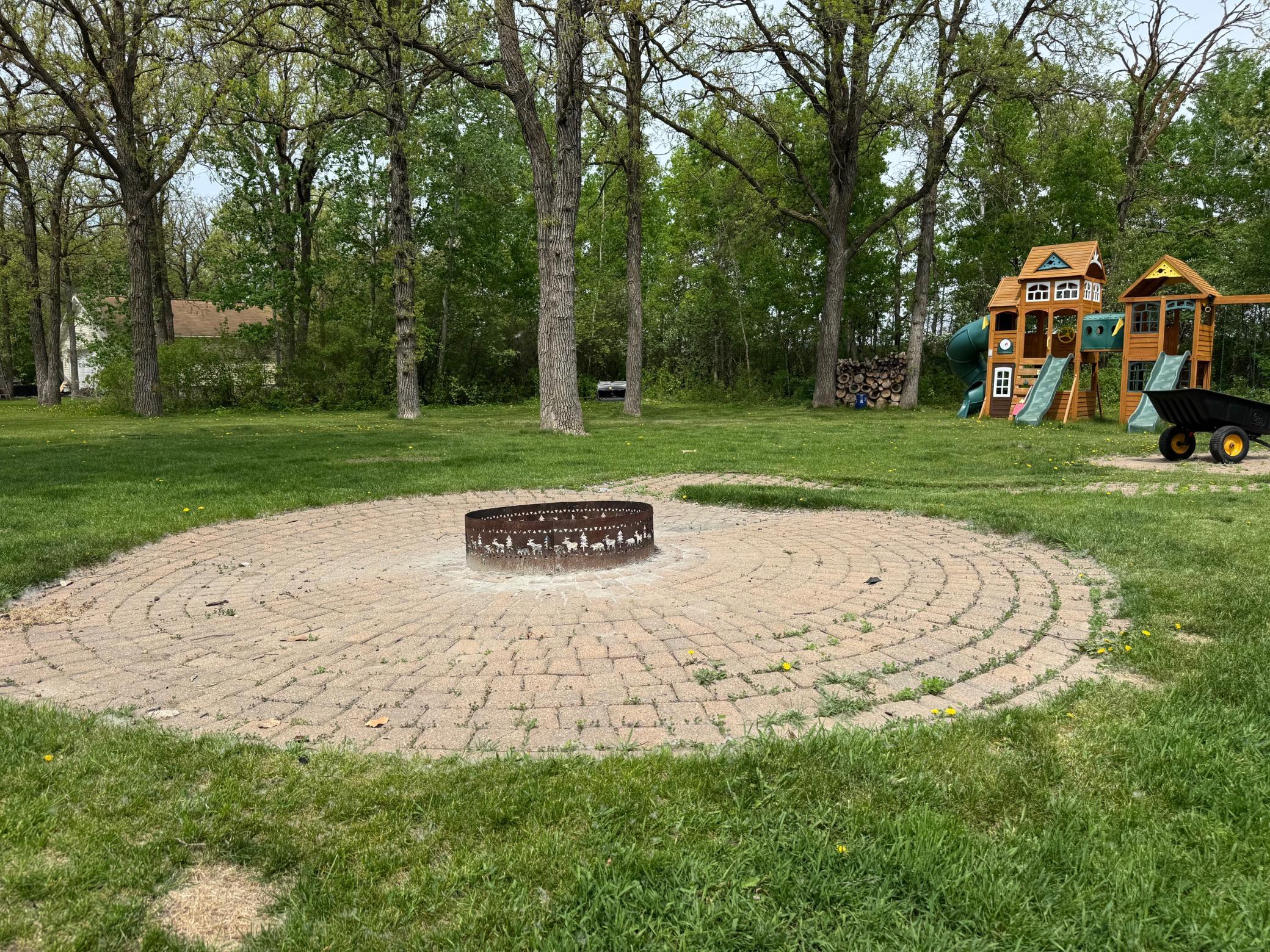 2001 single family home for sale at 901 6th Street SW in Roseau, MN — 5 bed, 4 bath (photo 28 of 31)