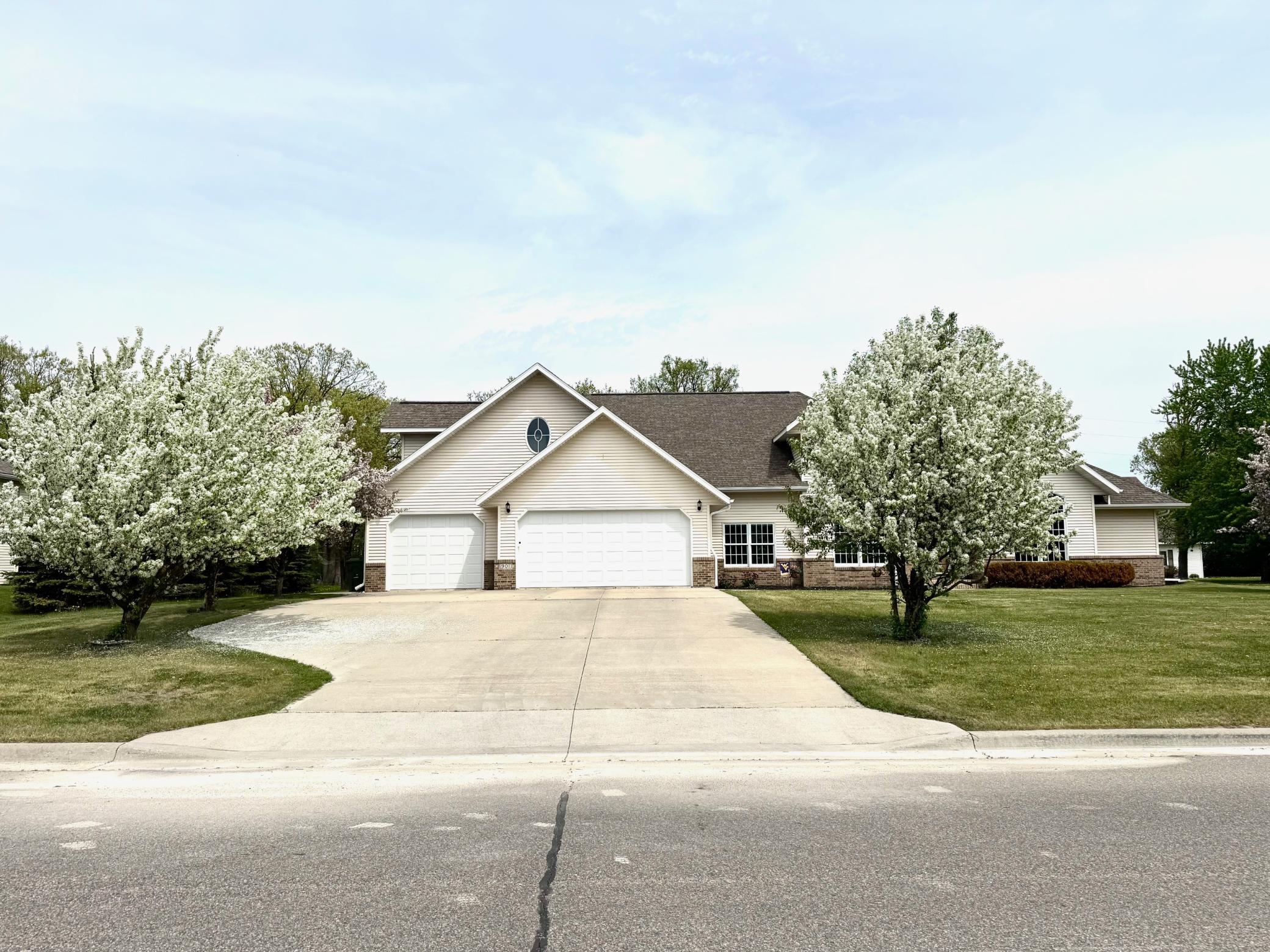 2001 single family home for sale at 901 6th Street SW in Roseau, MN — 5 bed, 4 bath (photo 30 of 31)