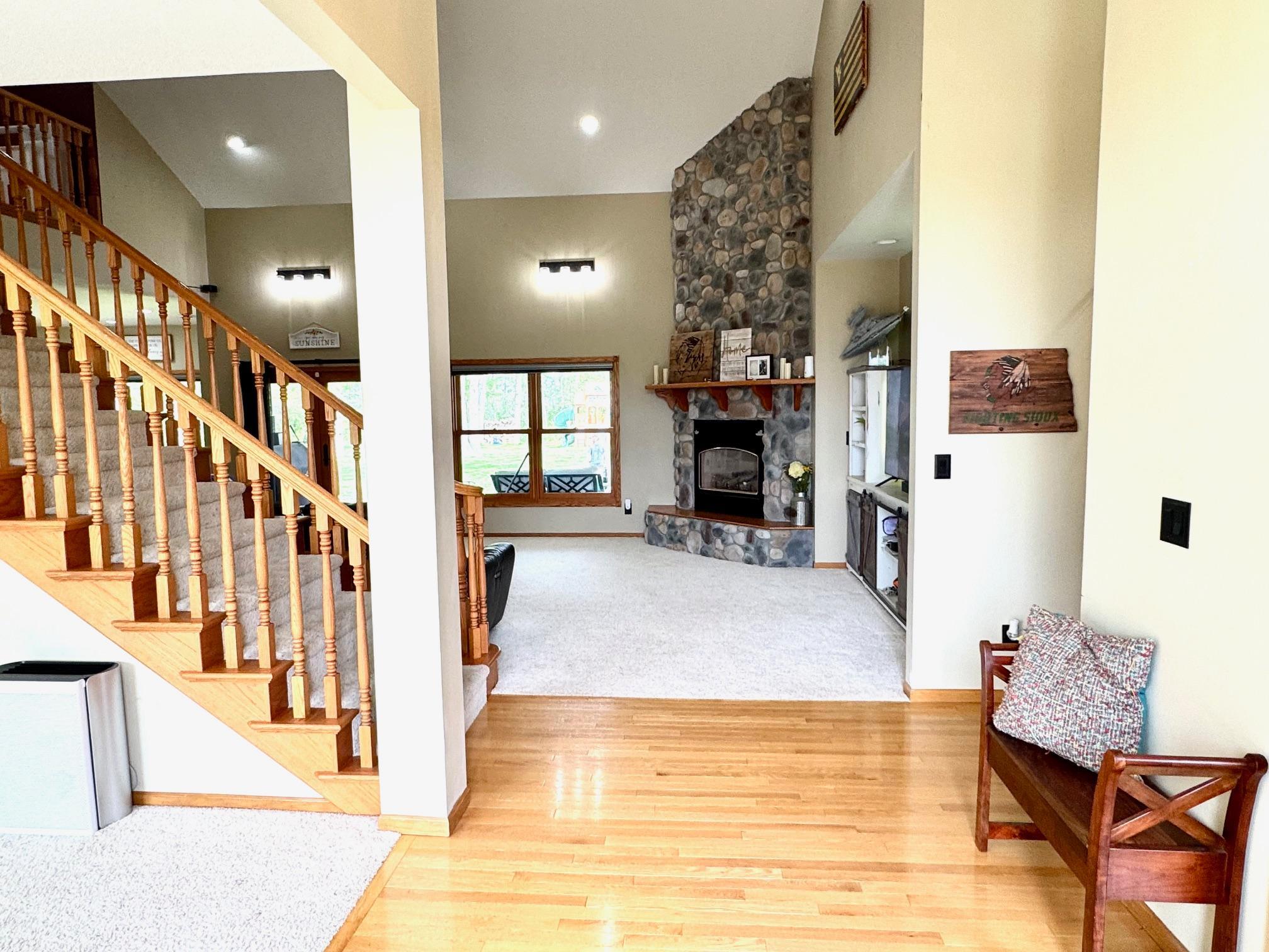 2001 single family home for sale at 901 6th Street SW in Roseau, MN — 5 bed, 4 bath (photo 4 of 31)