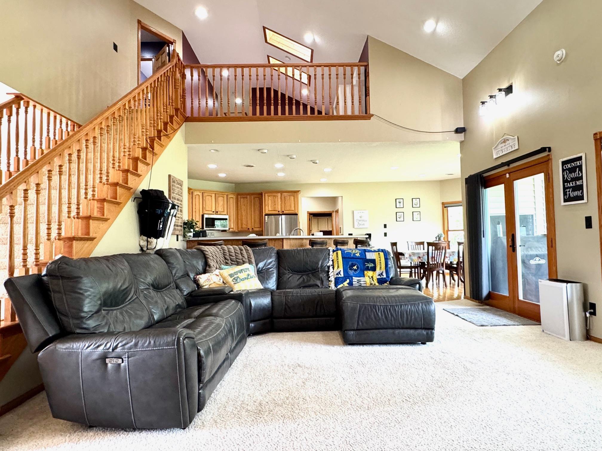 2001 single family home for sale at 901 6th Street SW in Roseau, MN — 5 bed, 4 bath (photo 6 of 31)