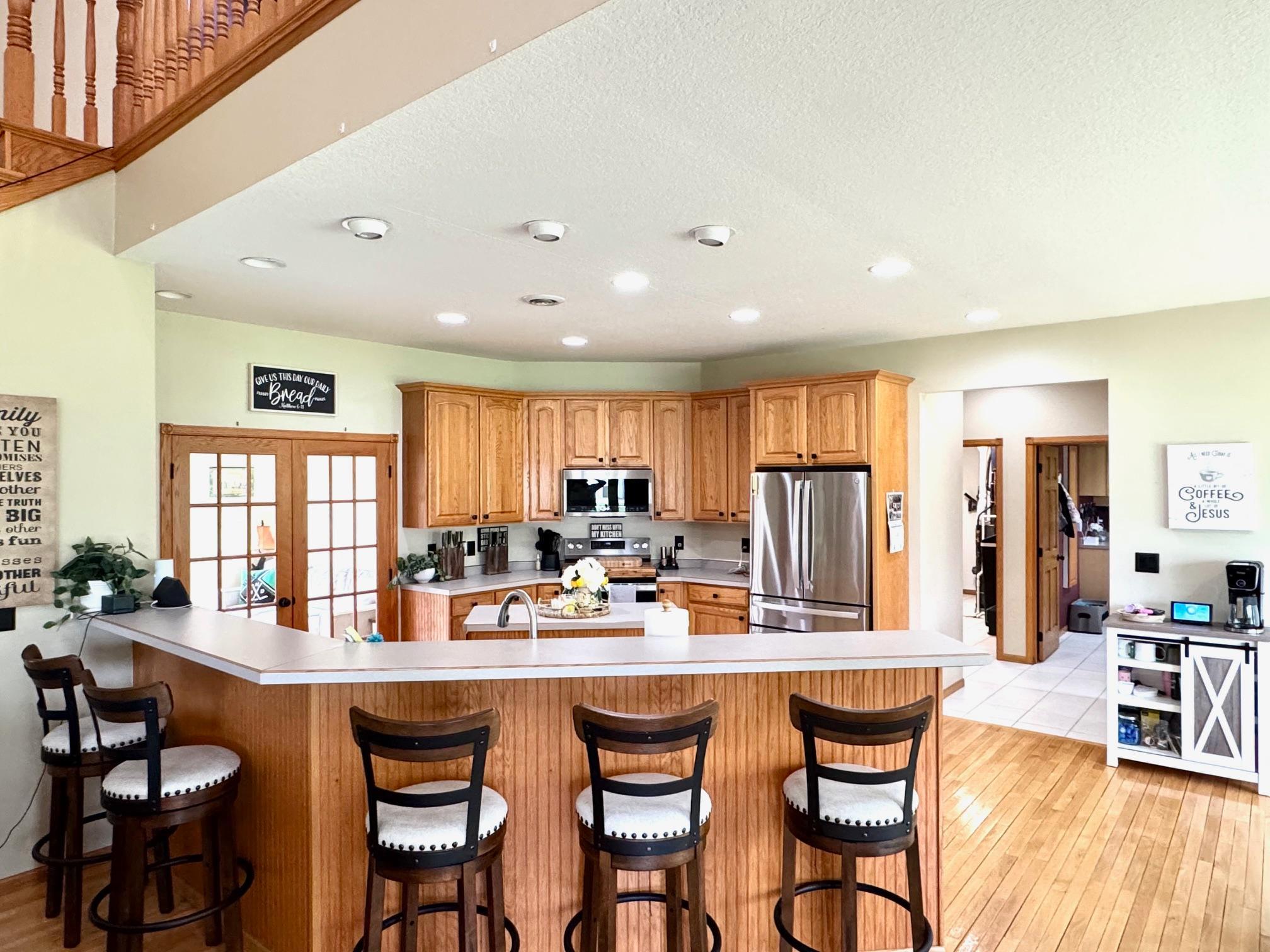 2001 single family home for sale at 901 6th Street SW in Roseau, MN — 5 bed, 4 bath (photo 7 of 31)