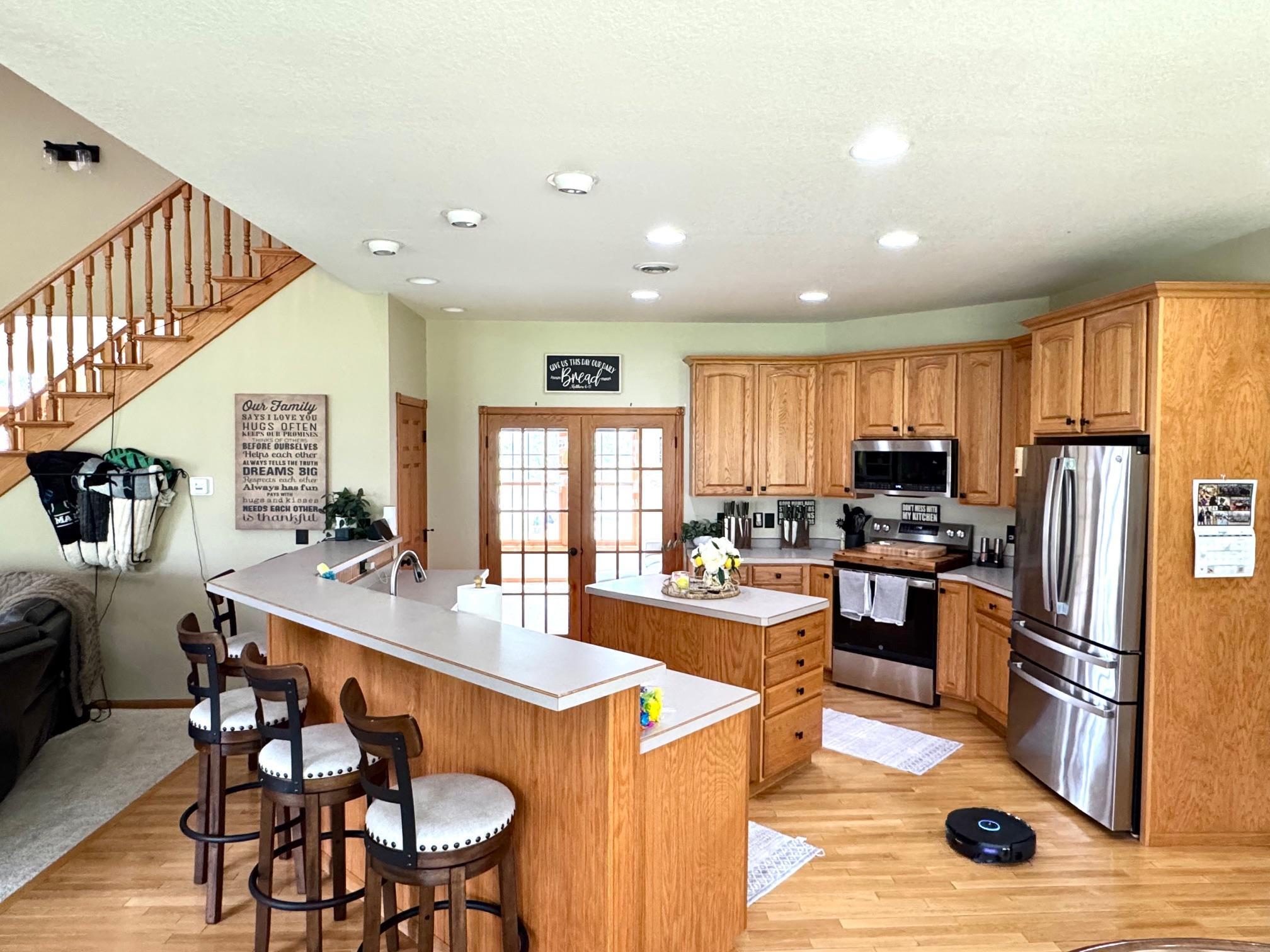2001 single family home for sale at 901 6th Street SW in Roseau, MN — 5 bed, 4 bath (photo 8 of 31)