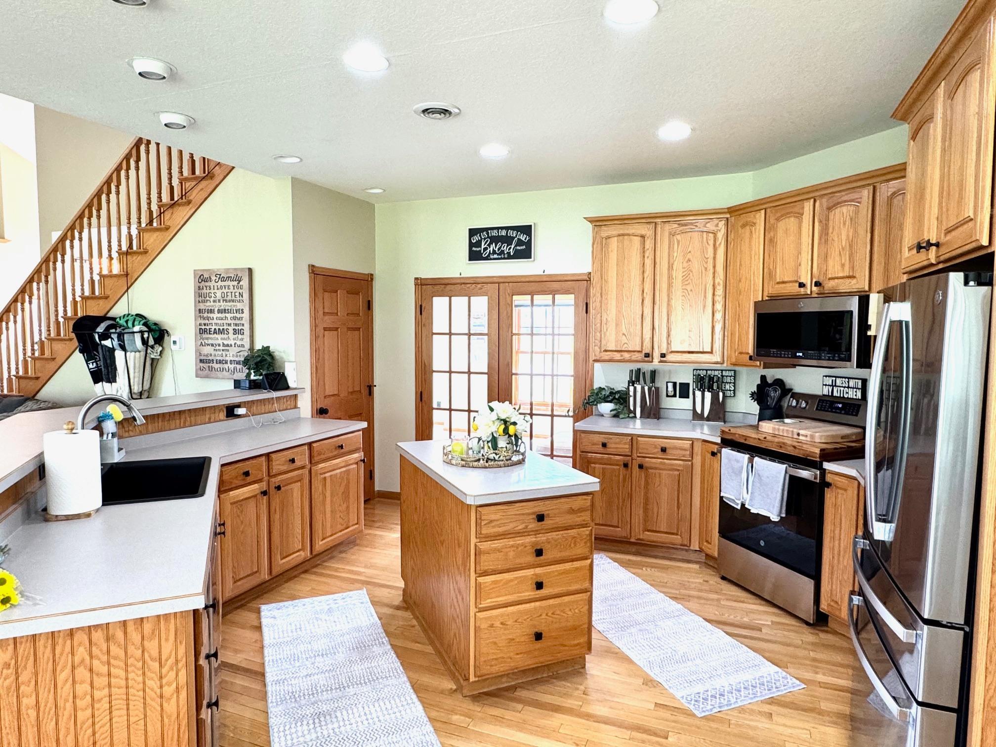 2001 single family home for sale at 901 6th Street SW in Roseau, MN — 5 bed, 4 bath (photo 9 of 31)