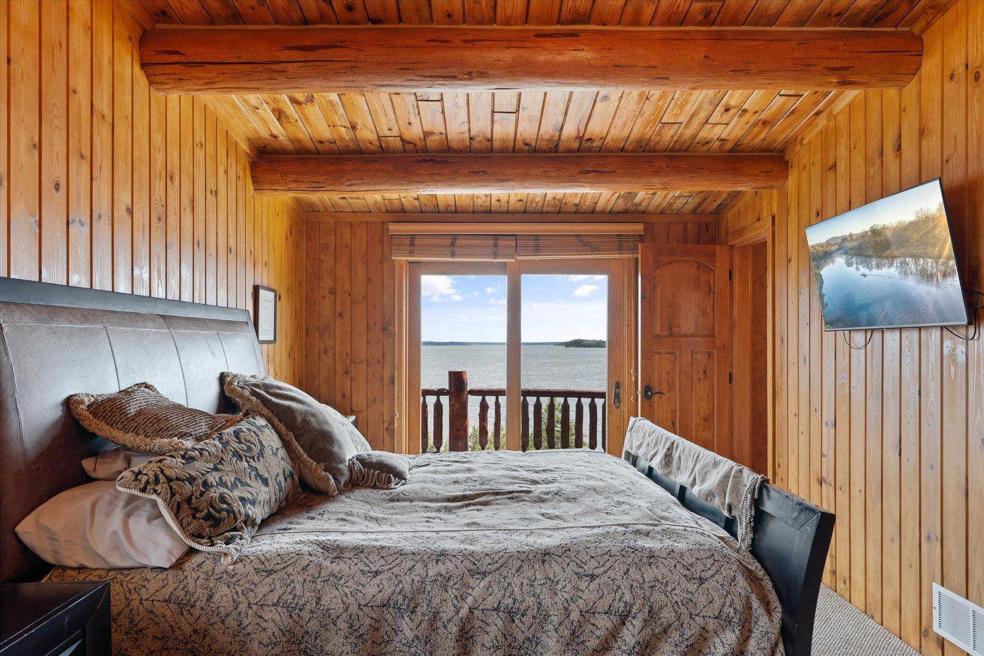 1982 single family home for sale at 7492 Old Whiskey Road in Pequot Lakes, MN — 4 bed, 4 bath (photo 16 of 36)