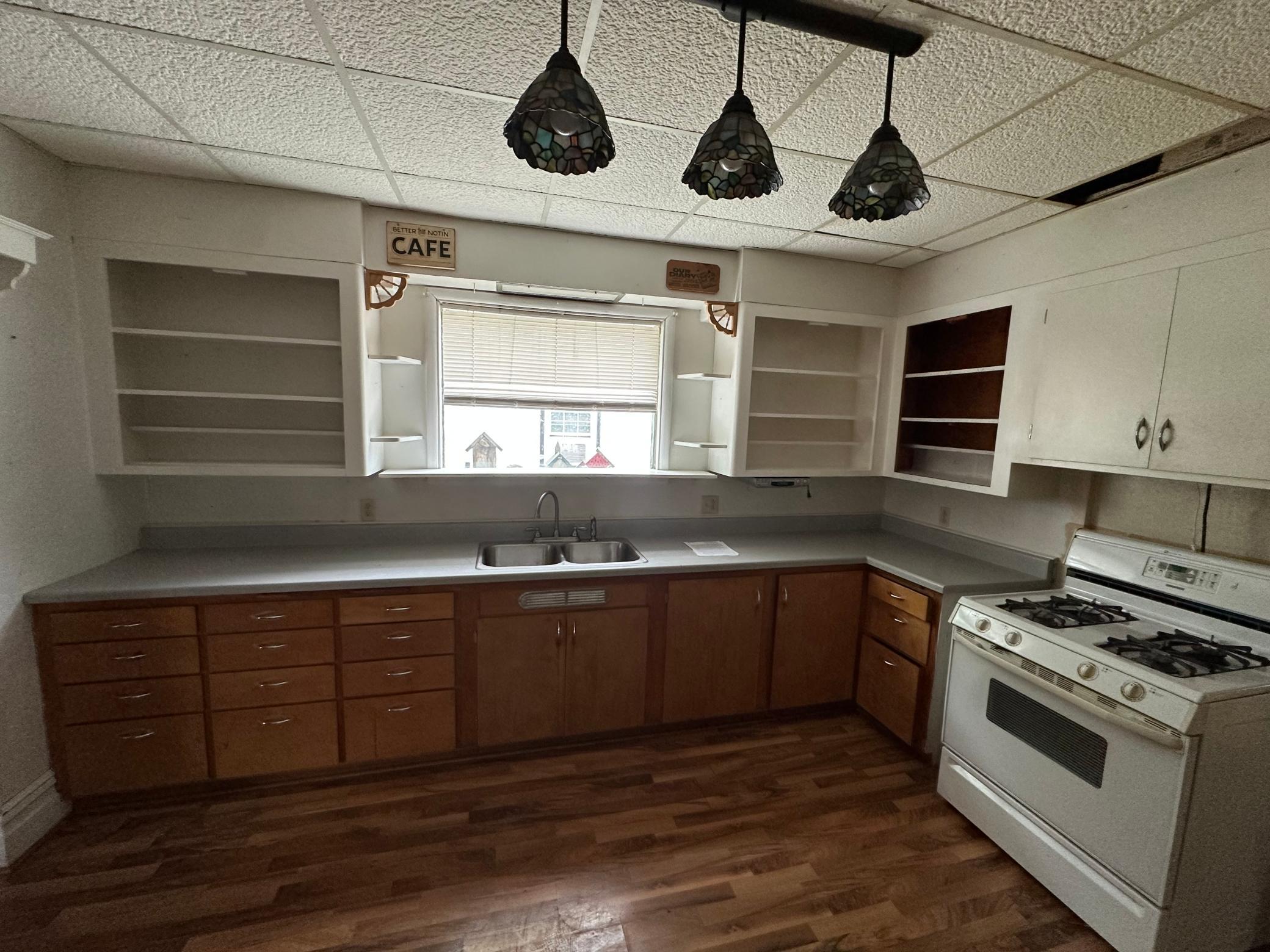 815 Main Avenue N, Thief River Falls MN 56701 - Photo 3 of 21