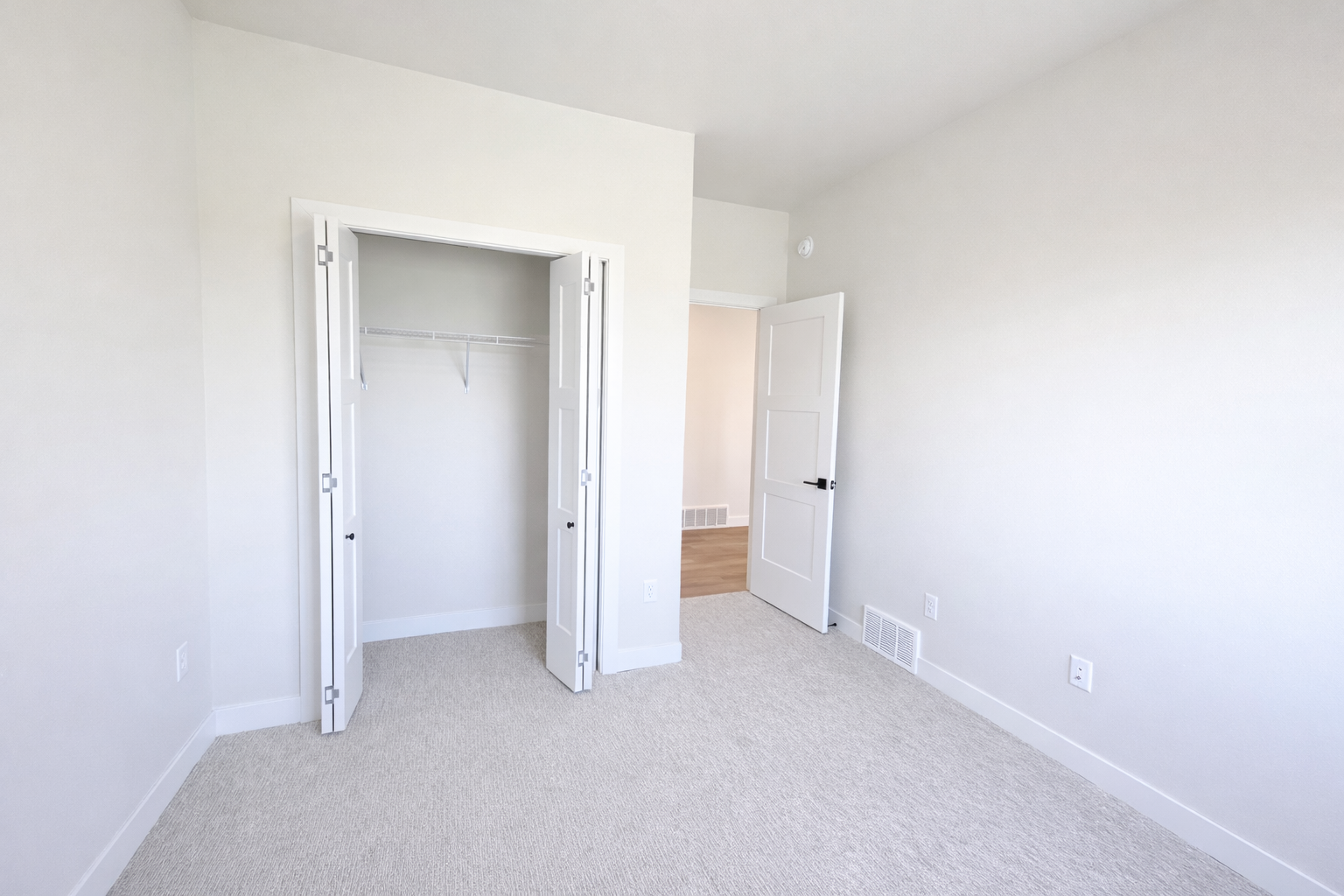 2025 single family home for sale at 1600 5th Avenue NE in Dilworth, MN — 3 bed, 2 bath (photo 11 of 40)