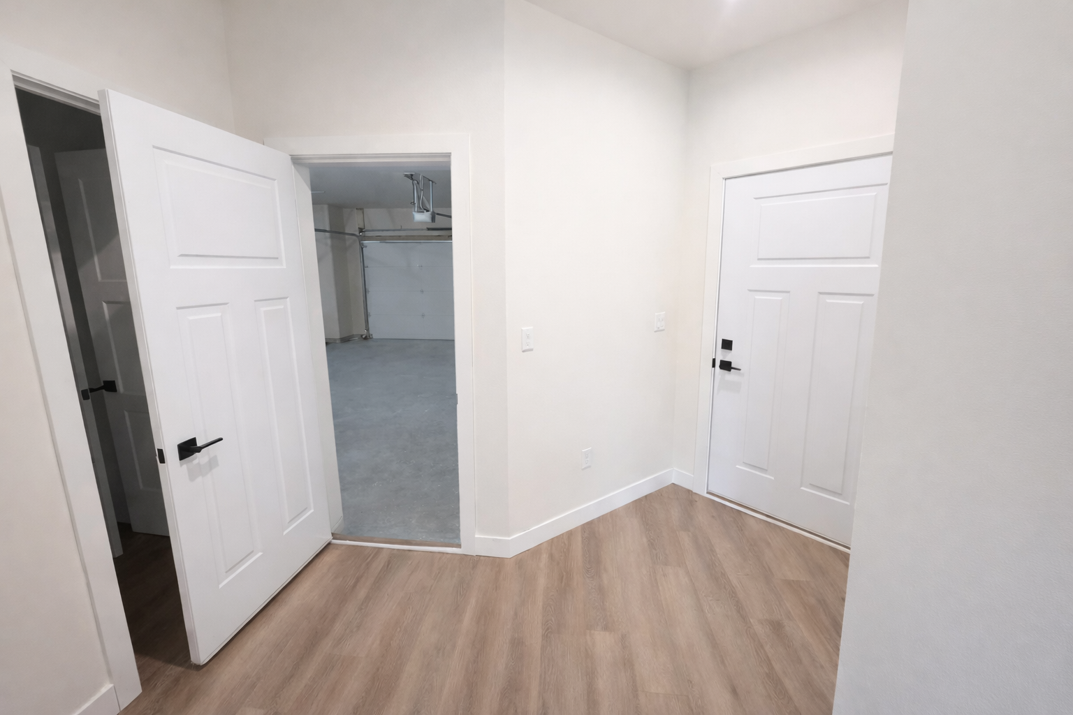 2025 single family home for sale at 1600 5th Avenue NE in Dilworth, MN — 3 bed, 2 bath (photo 12 of 40)
