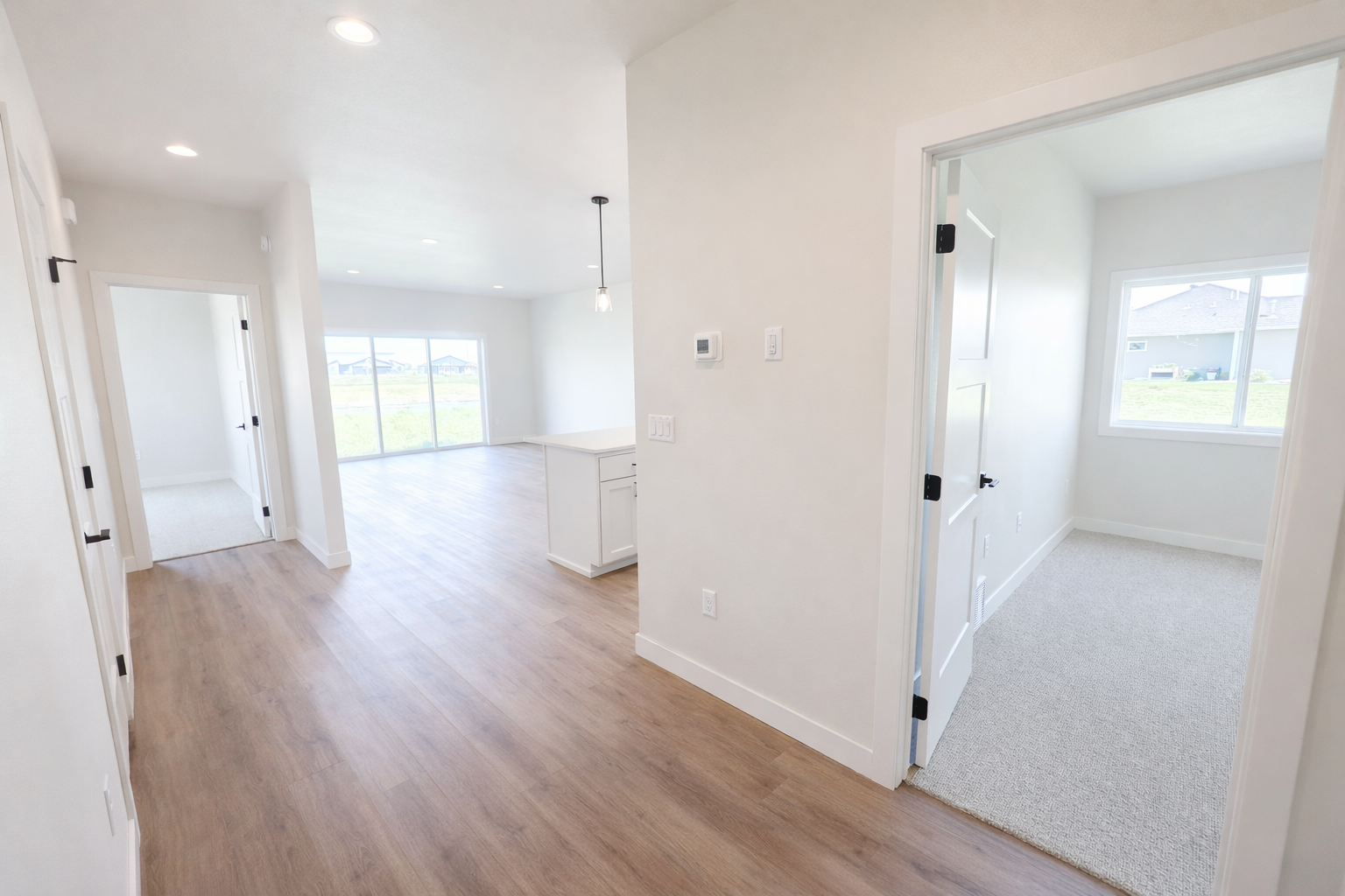 2025 single family home for sale at 1600 5th Avenue NE in Dilworth, MN — 3 bed, 2 bath (photo 15 of 40)