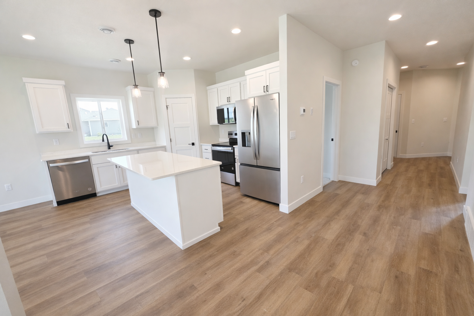 2025 single family home for sale at 1600 5th Avenue NE in Dilworth, MN — 3 bed, 2 bath (photo 19 of 40)