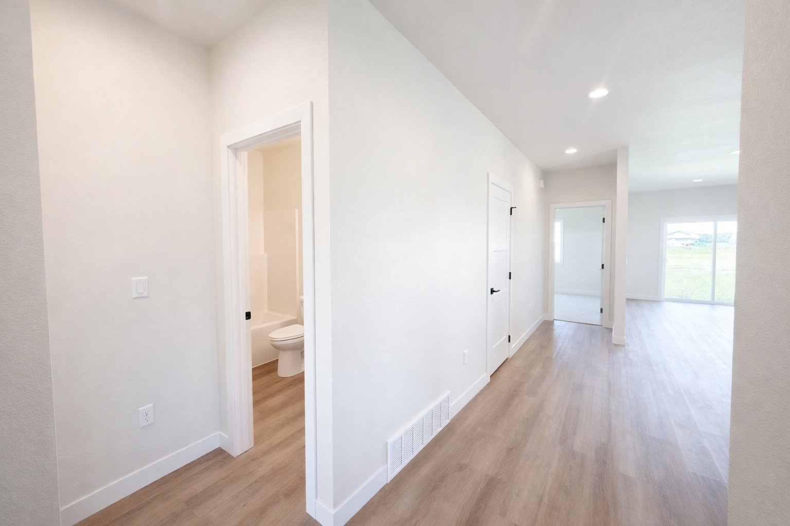 2025 single family home for sale at 1600 5th Avenue NE in Dilworth, MN — 3 bed, 2 bath (photo 22 of 40)