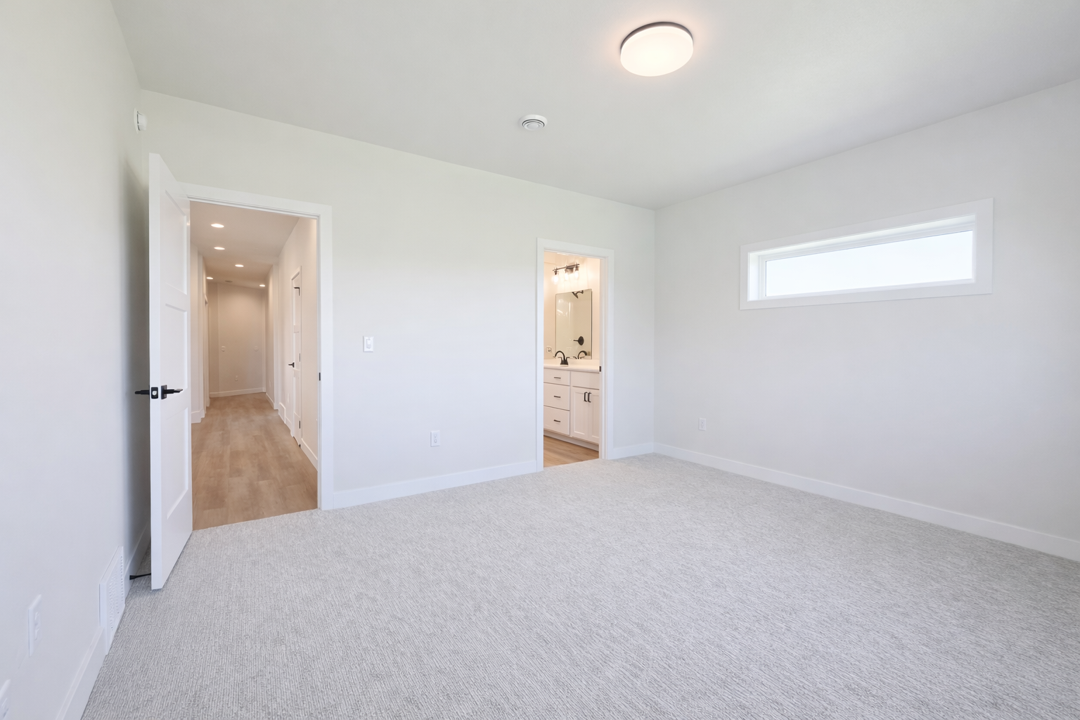 2025 single family home for sale at 1600 5th Avenue NE in Dilworth, MN — 3 bed, 2 bath (photo 25 of 40)