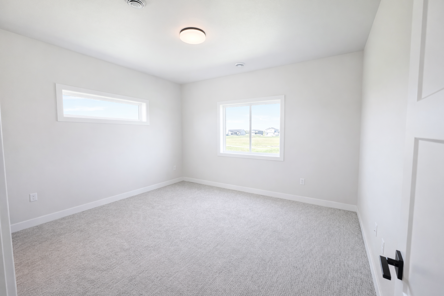 2025 single family home for sale at 1600 5th Avenue NE in Dilworth, MN — 3 bed, 2 bath (photo 4 of 40)
