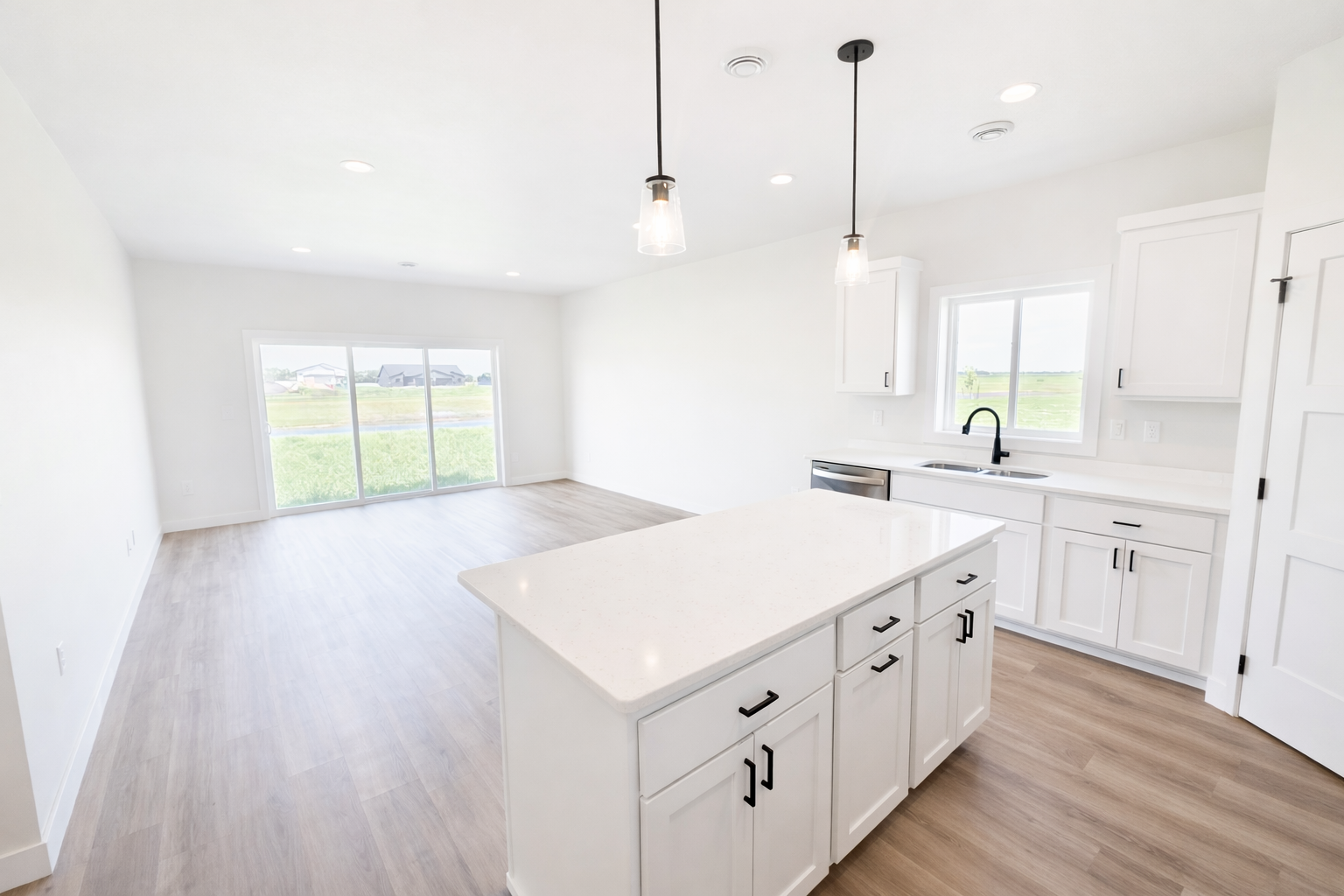 2025 single family home for sale at 1600 5th Avenue NE in Dilworth, MN — 3 bed, 2 bath (photo 6 of 40)