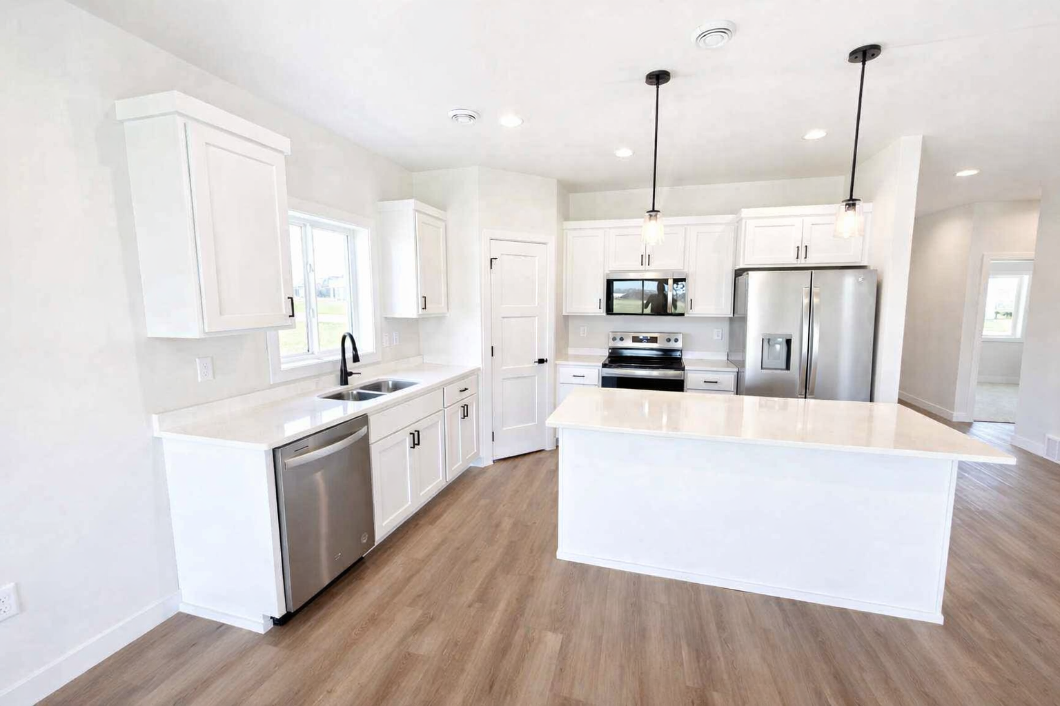 2025 single family home for sale at 1600 5th Avenue NE in Dilworth, MN — 3 bed, 2 bath (photo 8 of 40)